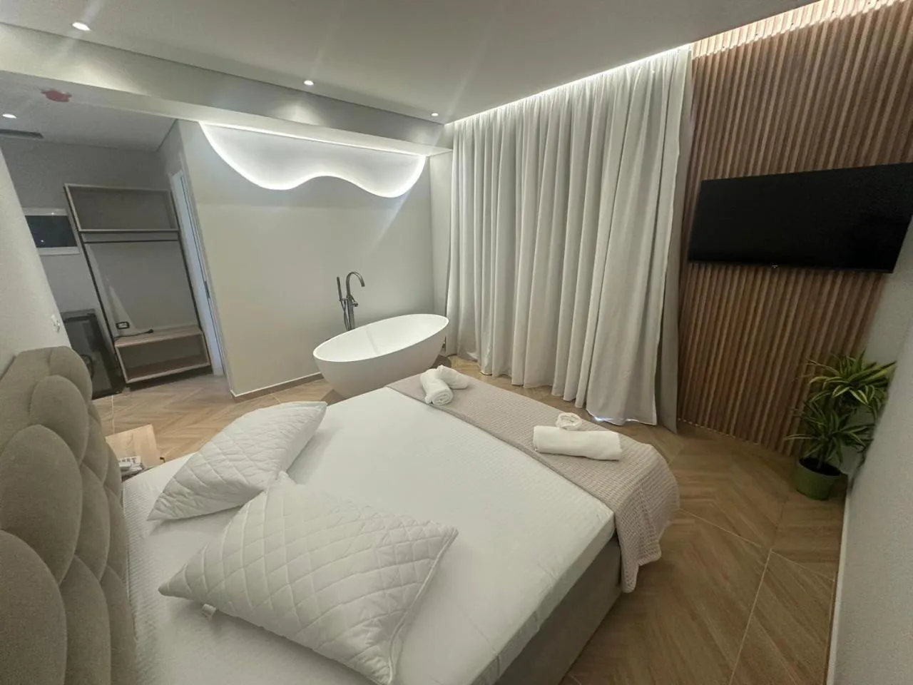 Photo of the whole room, Bed in Hotel Parid