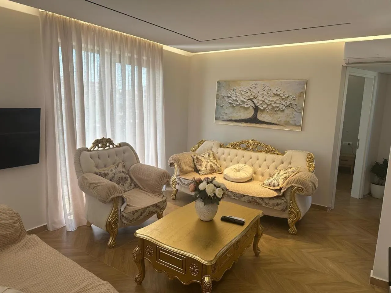 TV and multimedia in Hotel Parid