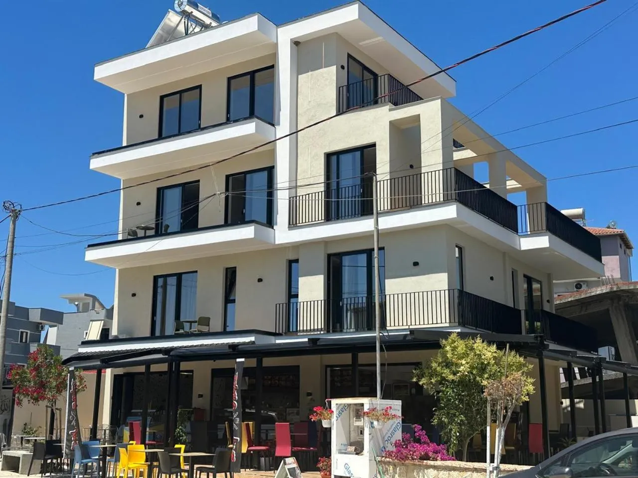 Property building in Hotel Parid