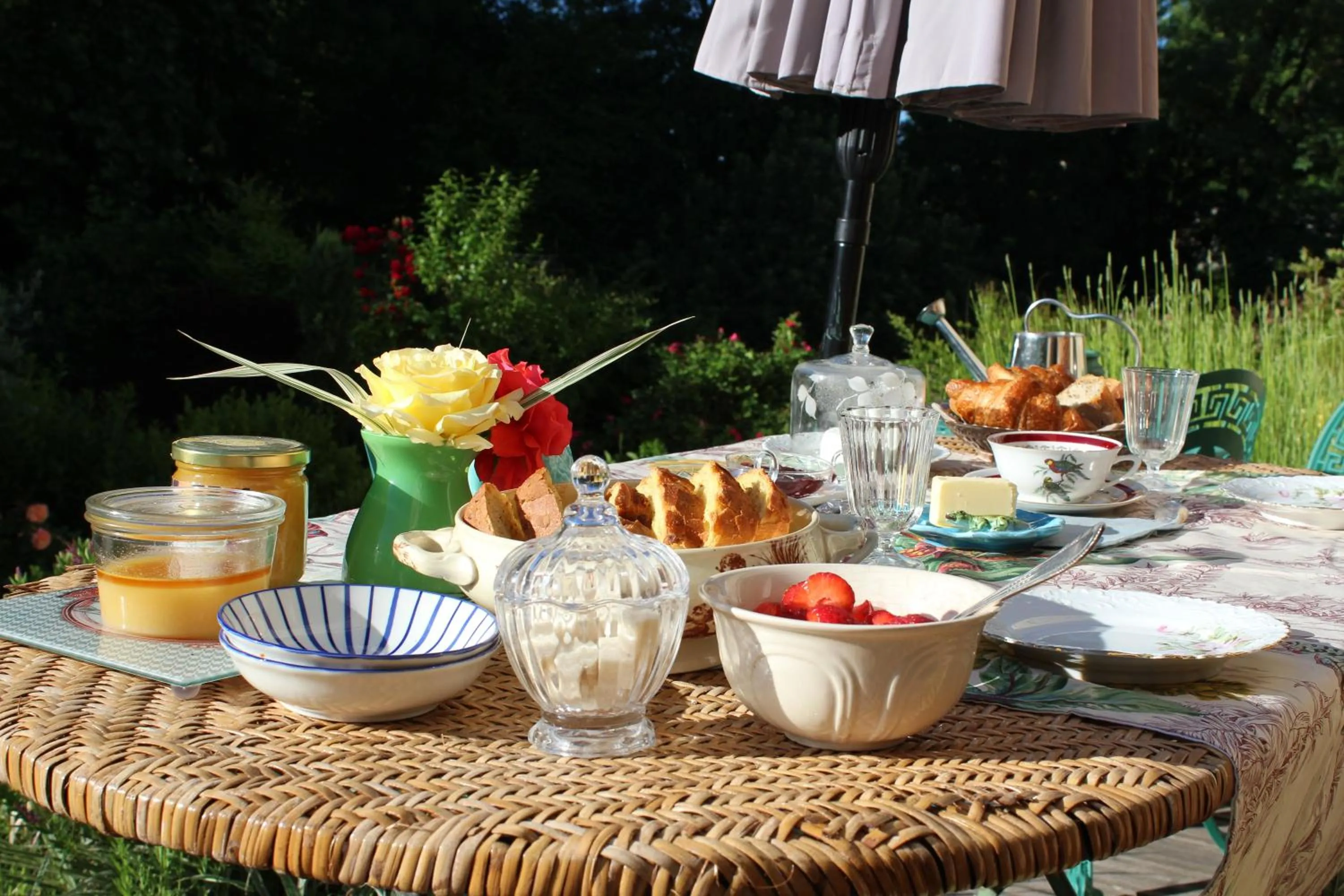 Food and drinks in Chambre d'Hôtes La Grenade Bleue