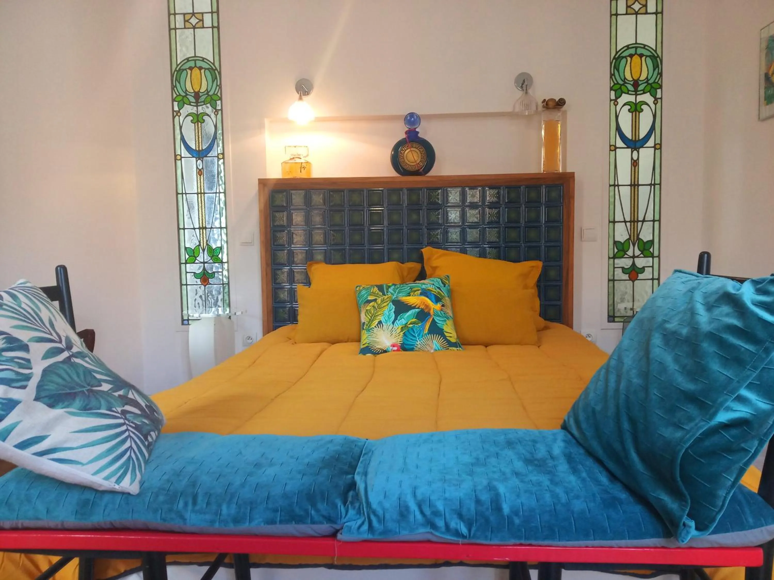 Bedroom, Bed in Chambre d'Hôtes La Grenade Bleue