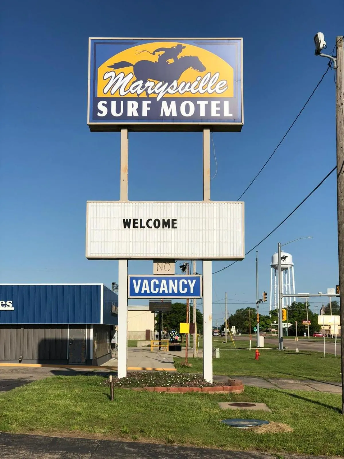 Facade/entrance in Marysville Surf Motel Kansas US 77