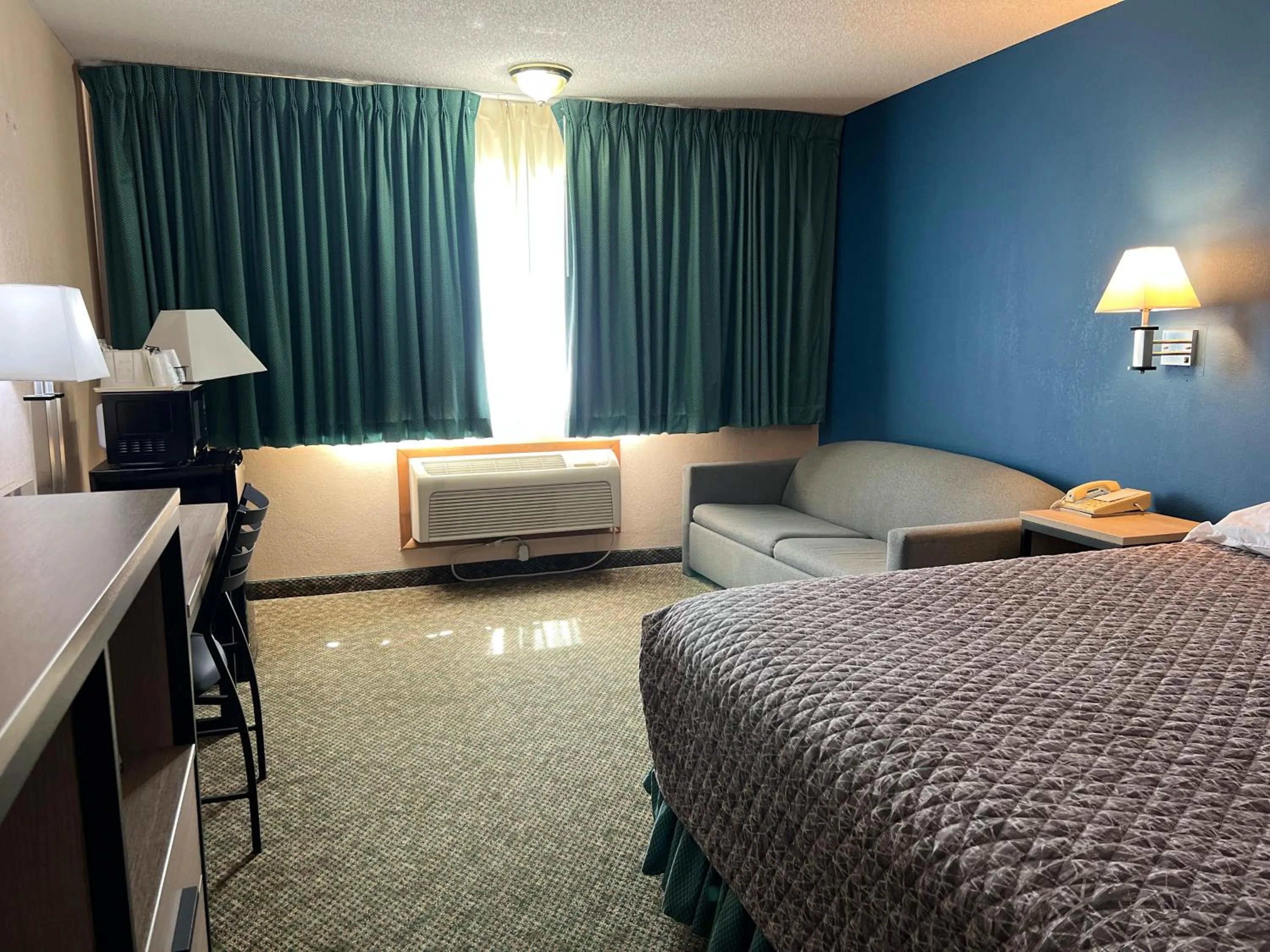 Bedroom, Bed in Marysville Surf Motel Kansas US 77