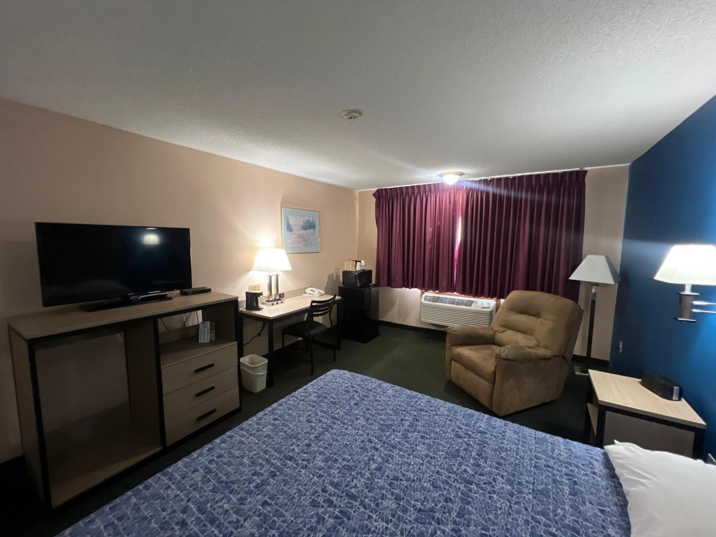 Bedroom, Bed in Marysville Surf Motel Kansas US 77