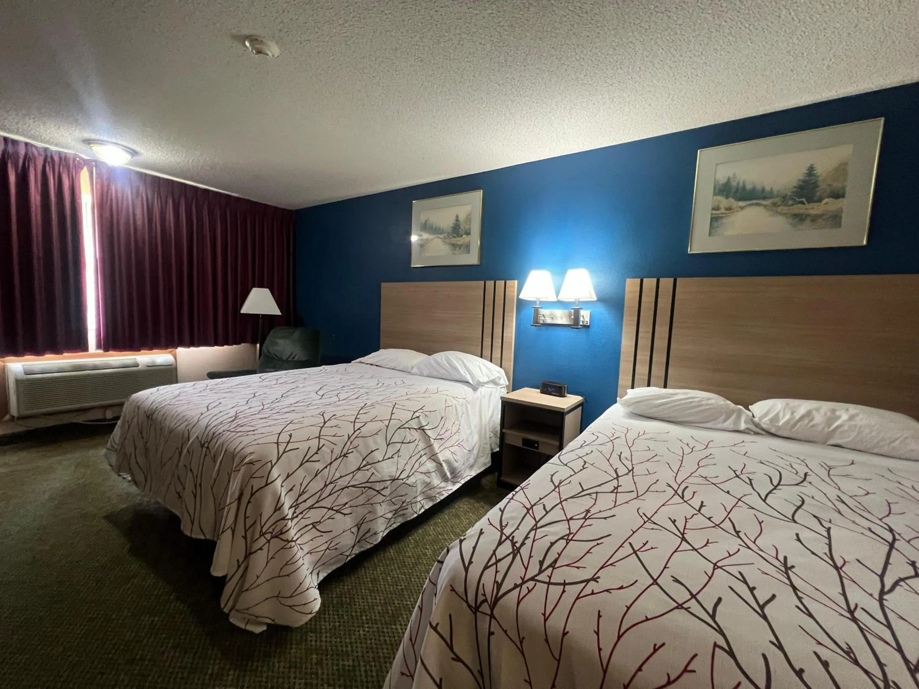 Bedroom, Bed in Marysville Surf Motel Kansas US 77