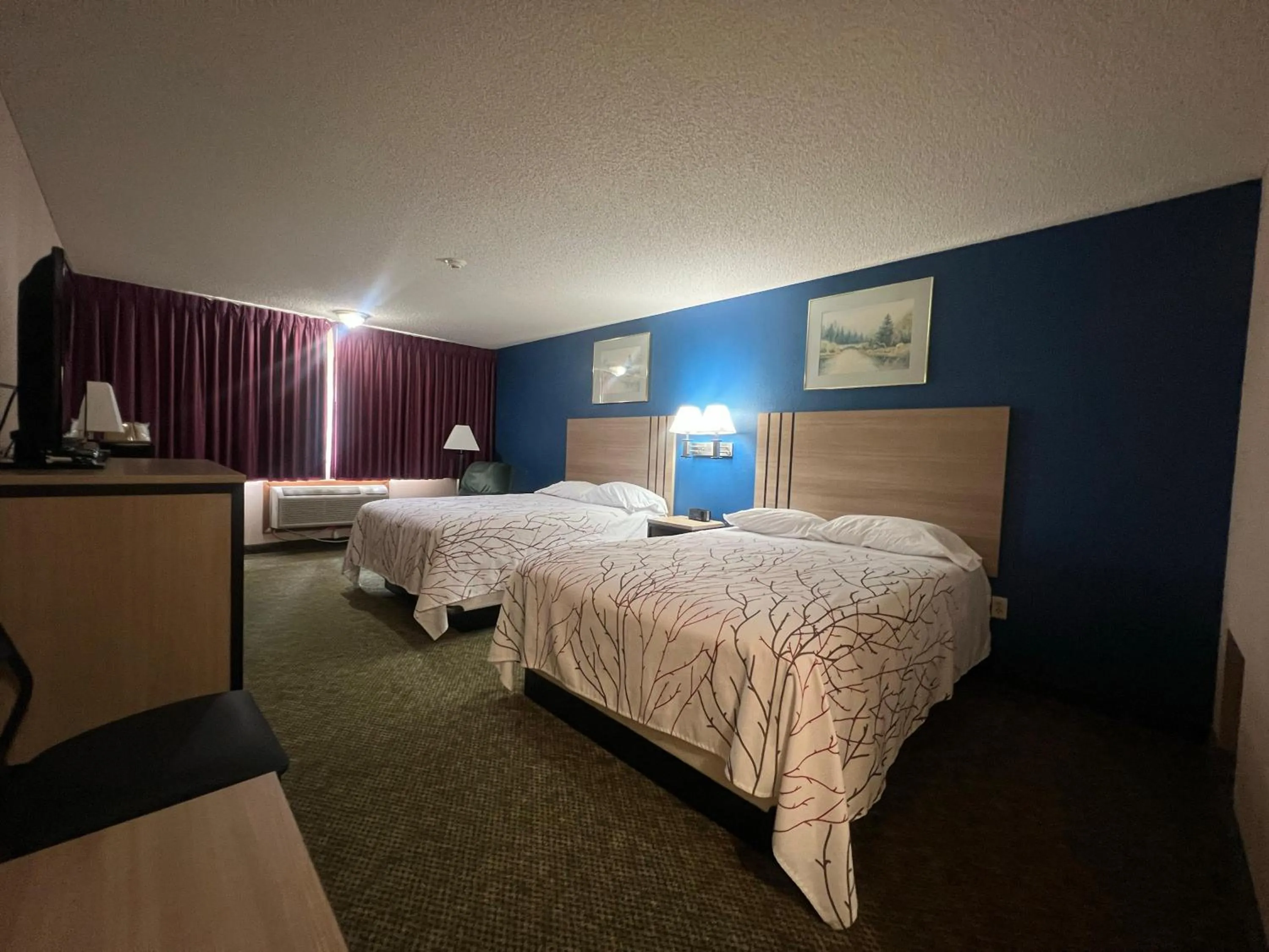 Bedroom, Bed in Marysville Surf Motel Kansas US 77