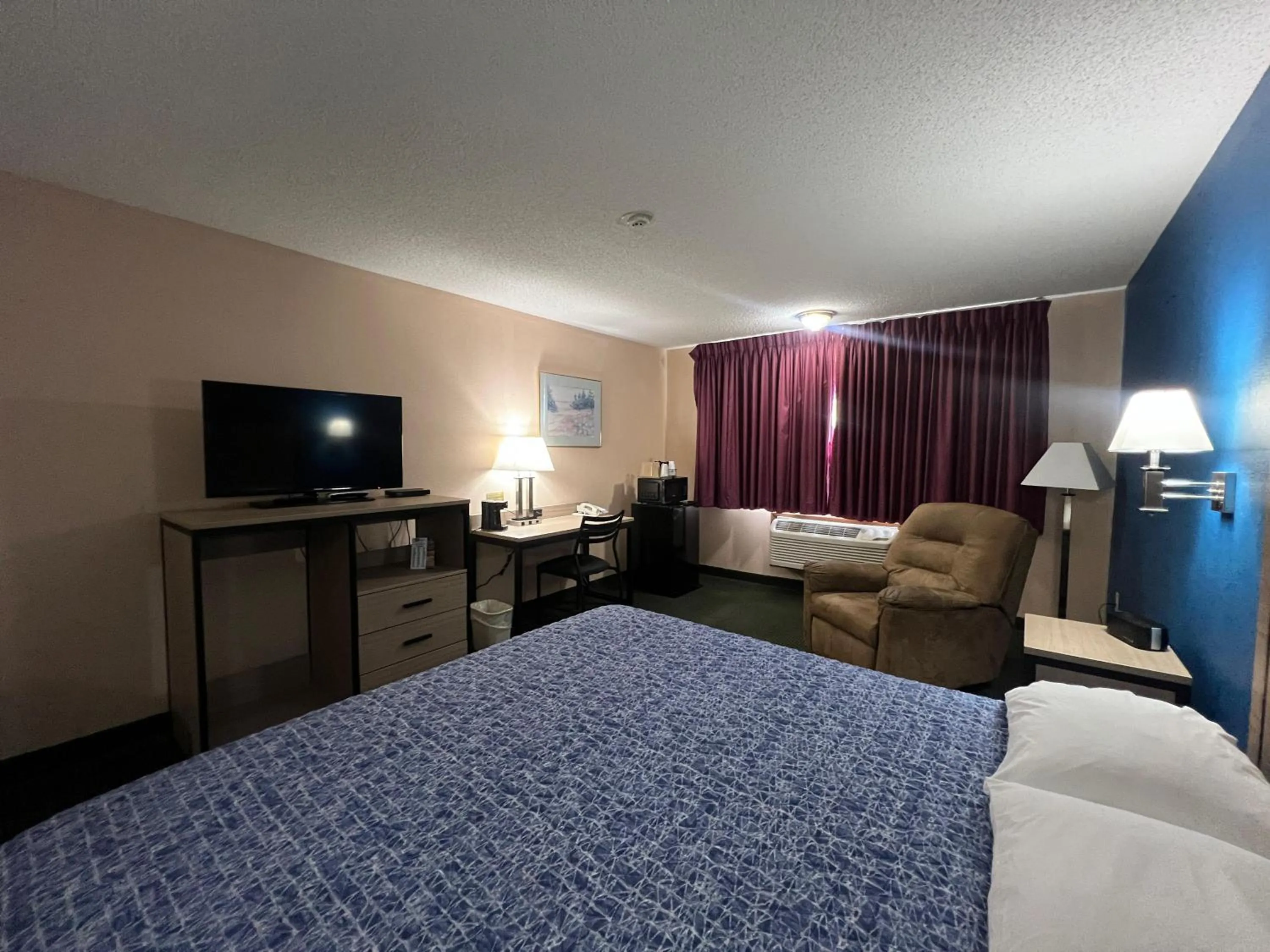 Bedroom, Bed in Marysville Surf Motel Kansas US 77