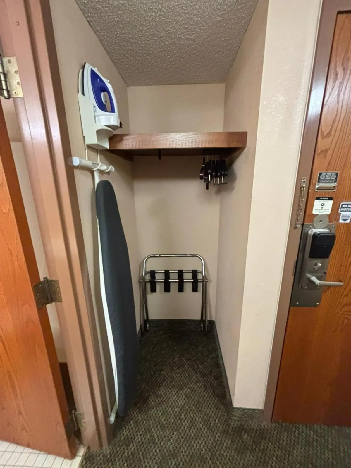 Bathroom in Marysville Surf Motel Kansas US 77