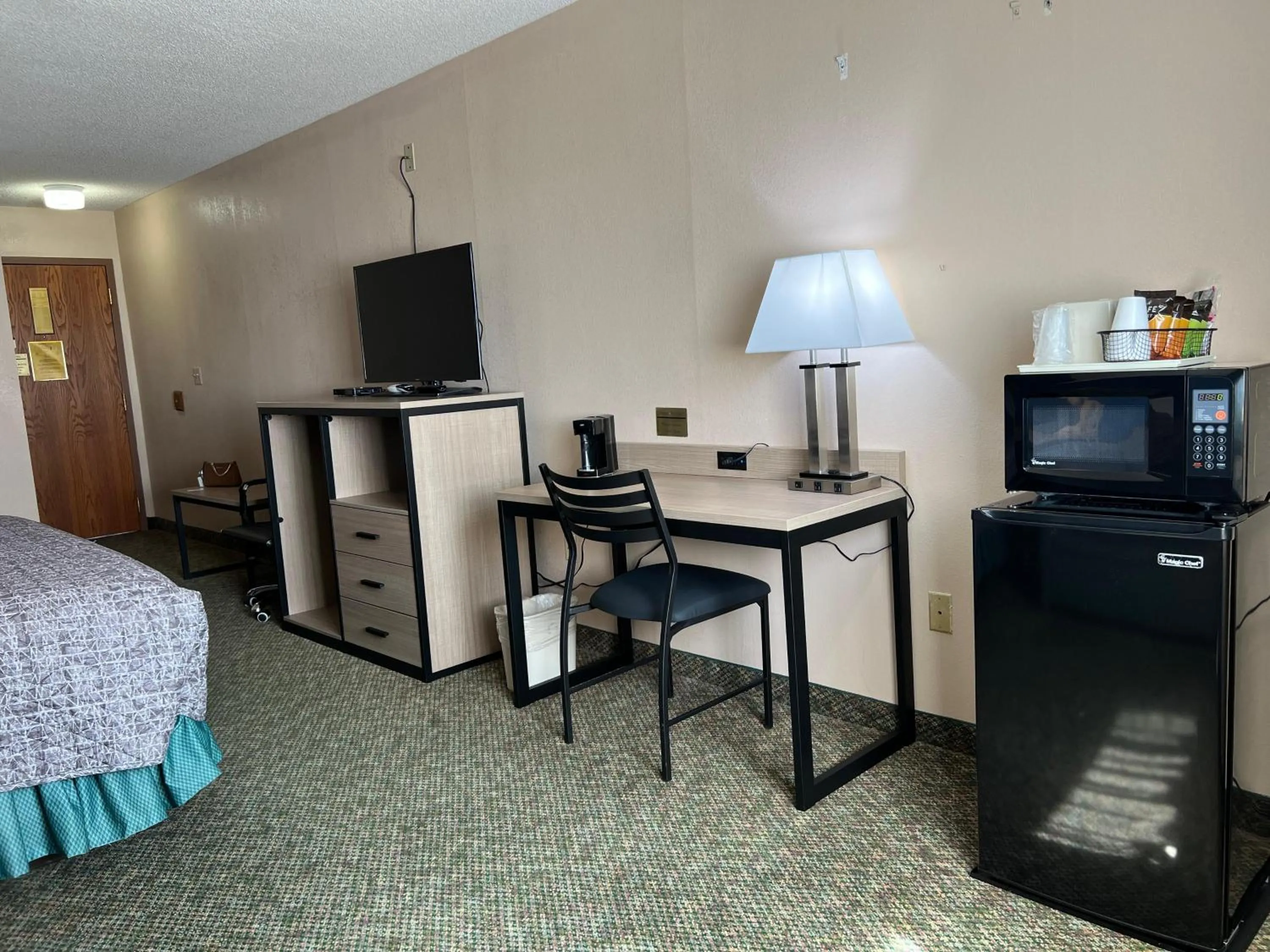 Bedroom, Bed in Marysville Surf Motel Kansas US 77