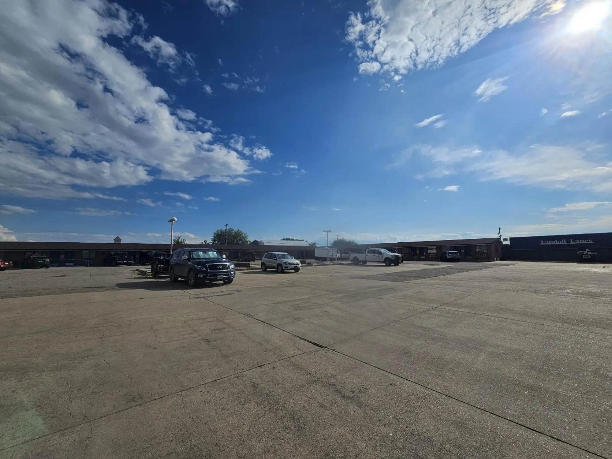 Parking in Marysville Surf Motel Kansas US 77