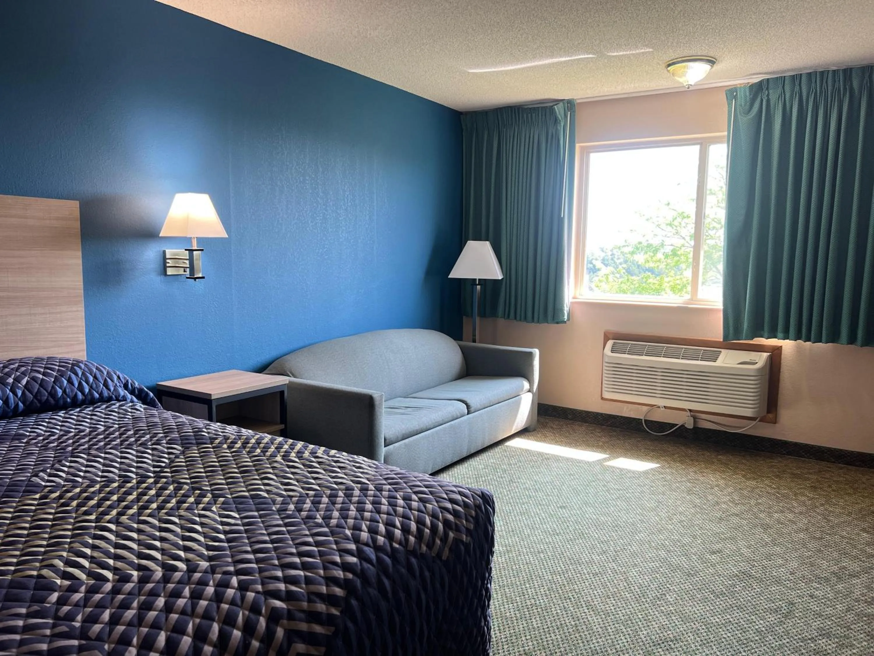 Bedroom, Bed in Marysville Surf Motel Kansas US 77