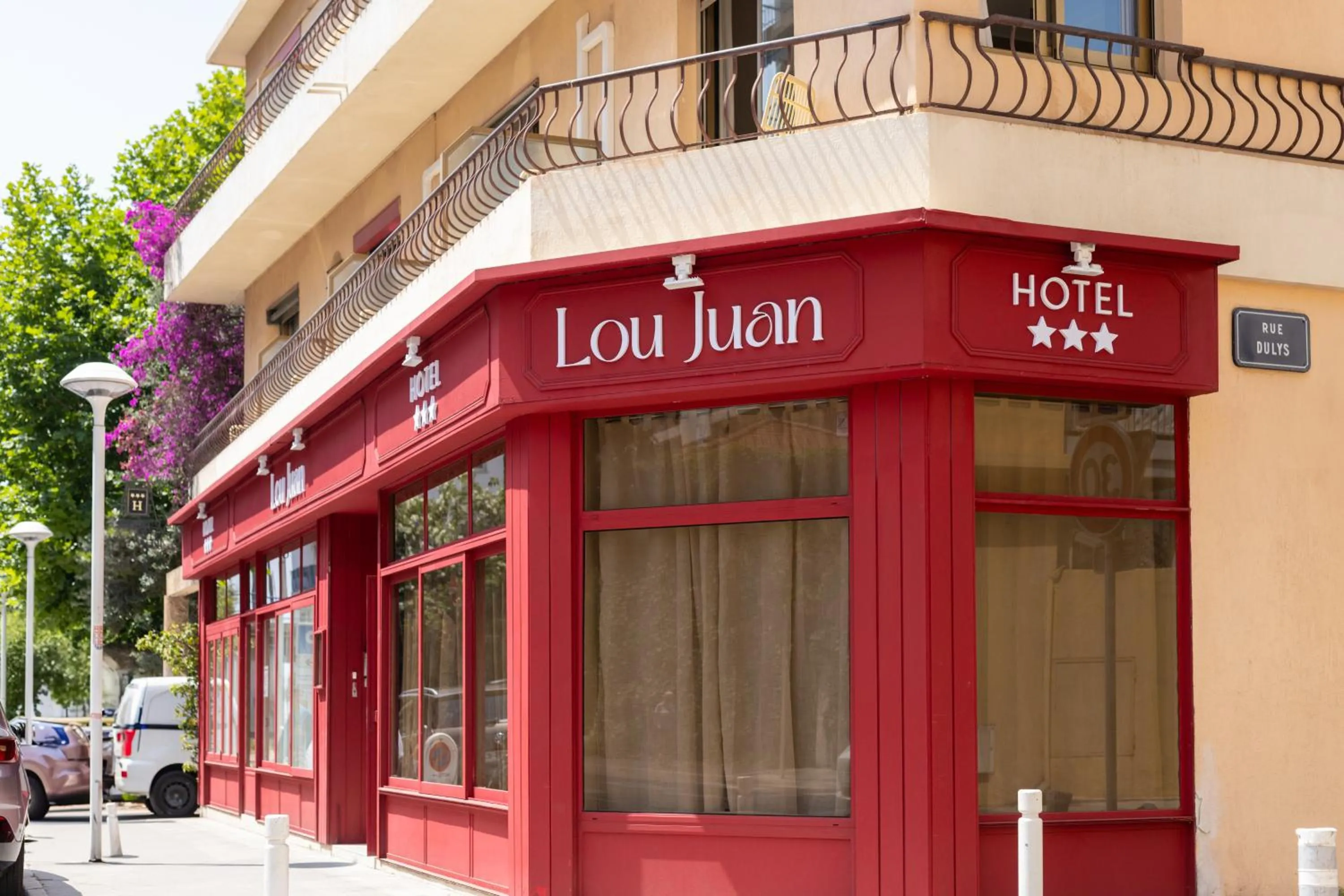 Facade/entrance in Hôtel Lou Juan