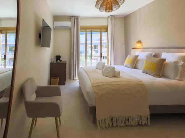 Photo of the whole room, Bed in Hôtel Lou Juan