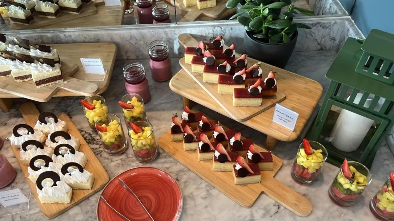 Food and drinks in Courtyard by Marriott Santiago Airport