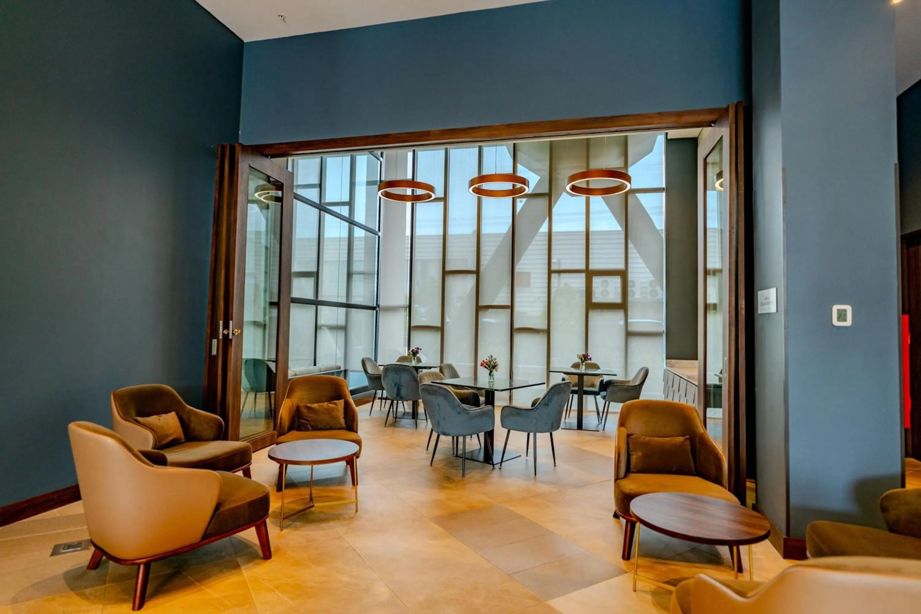 Restaurant/places to eat in Courtyard by Marriott Santiago Airport