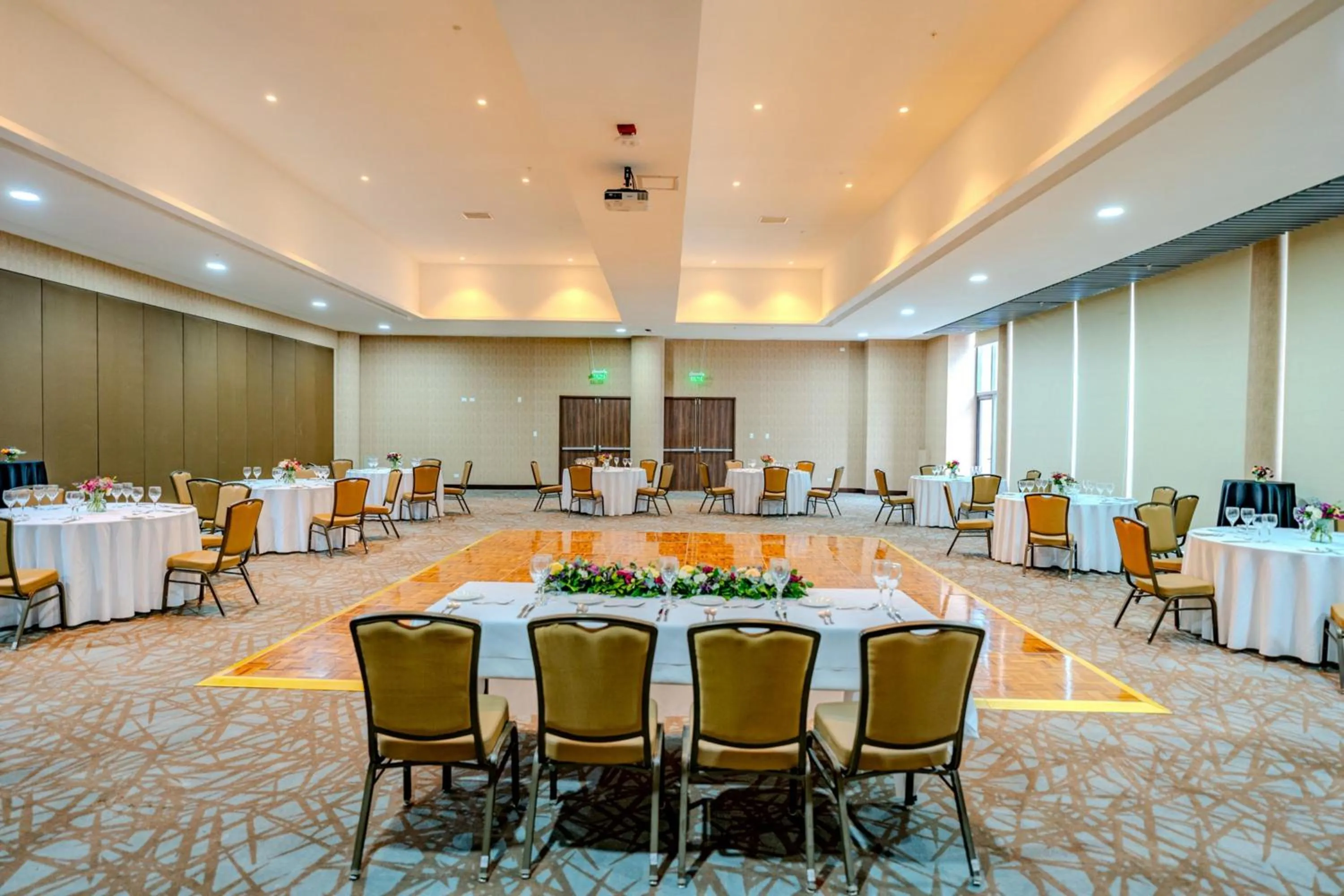 Banquet/Function facilities in Courtyard by Marriott Santiago Airport