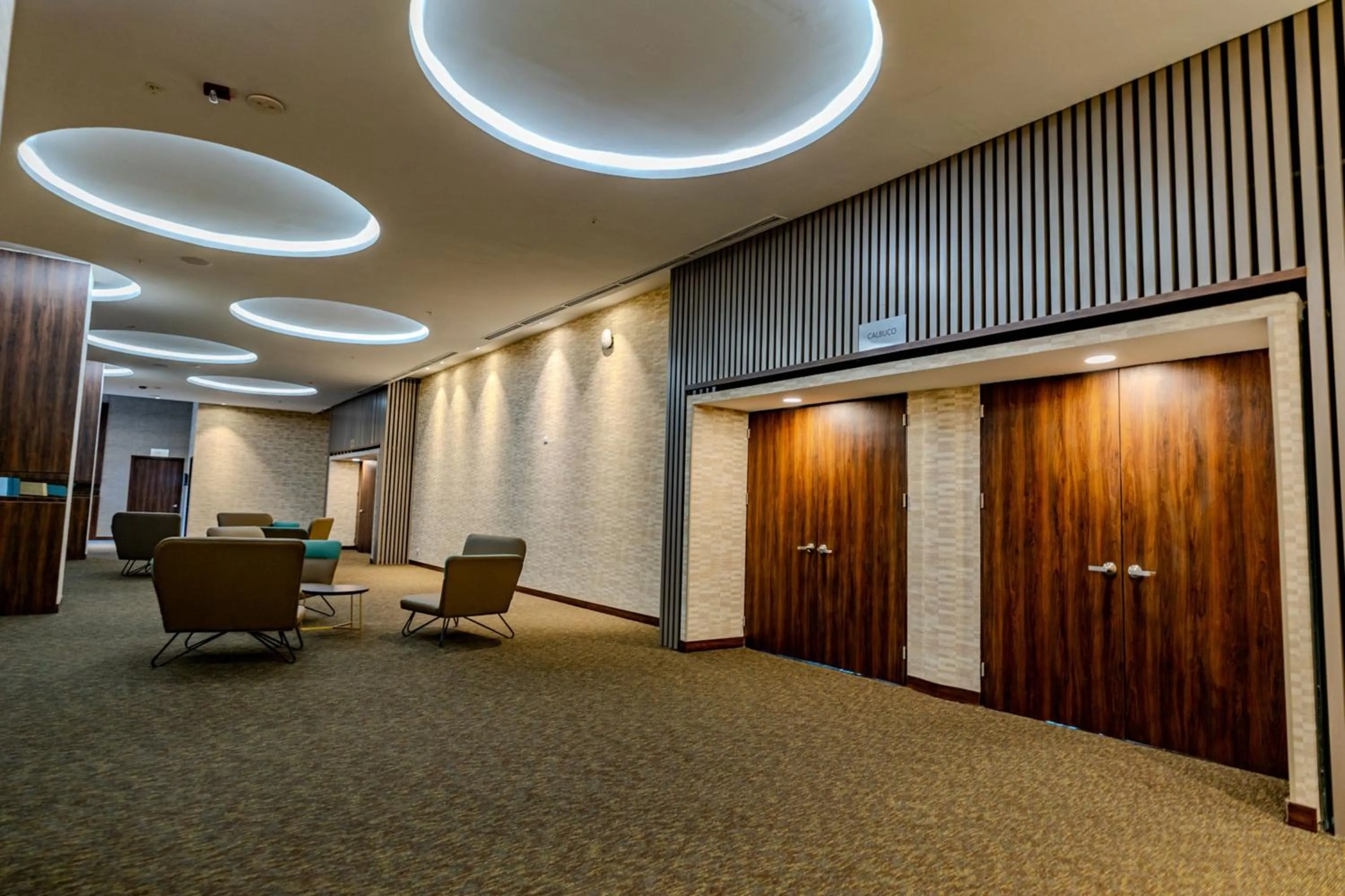 Meeting/conference room in Courtyard by Marriott Santiago Airport