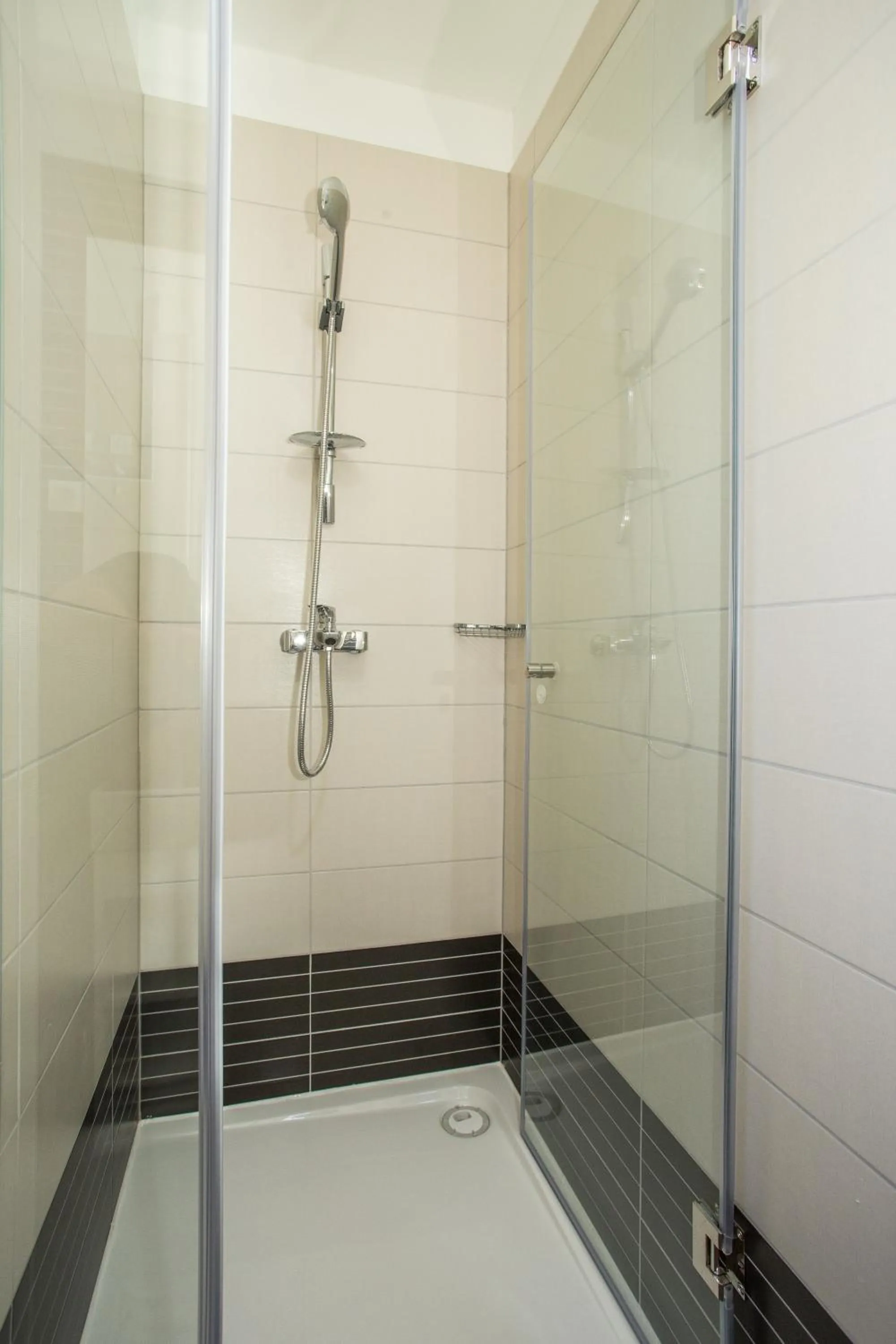 Shower in The Hotel National