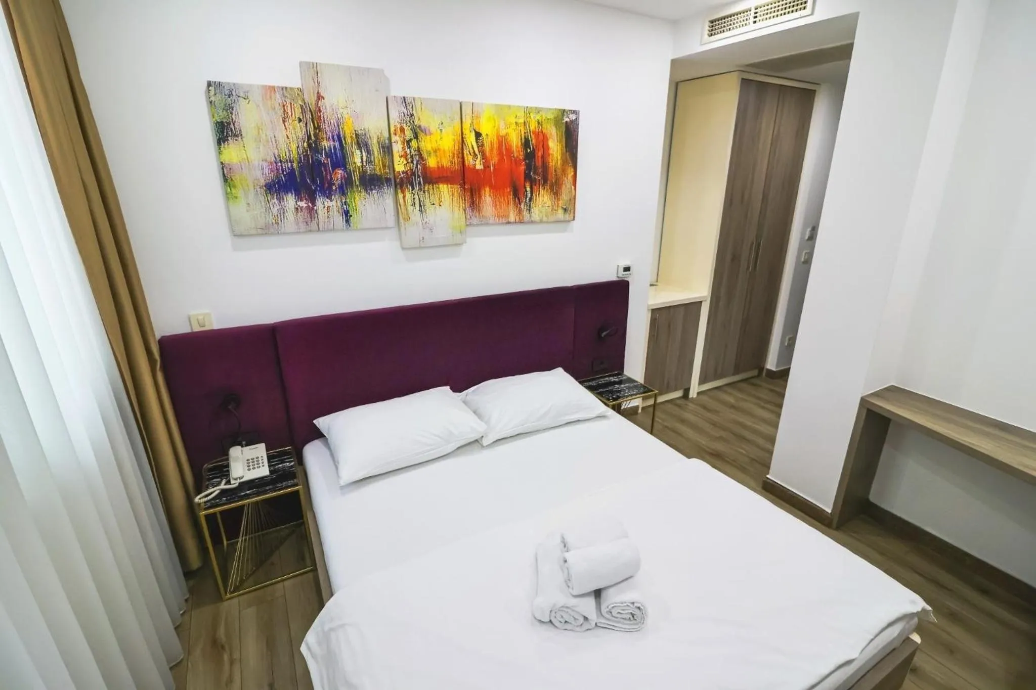 Photo of the whole room, Bed in The Hotel National