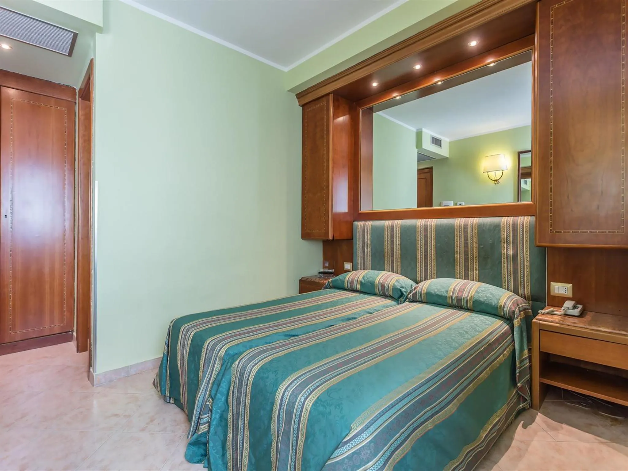 Bedroom, Bed in Raeli Hotel Siracusa