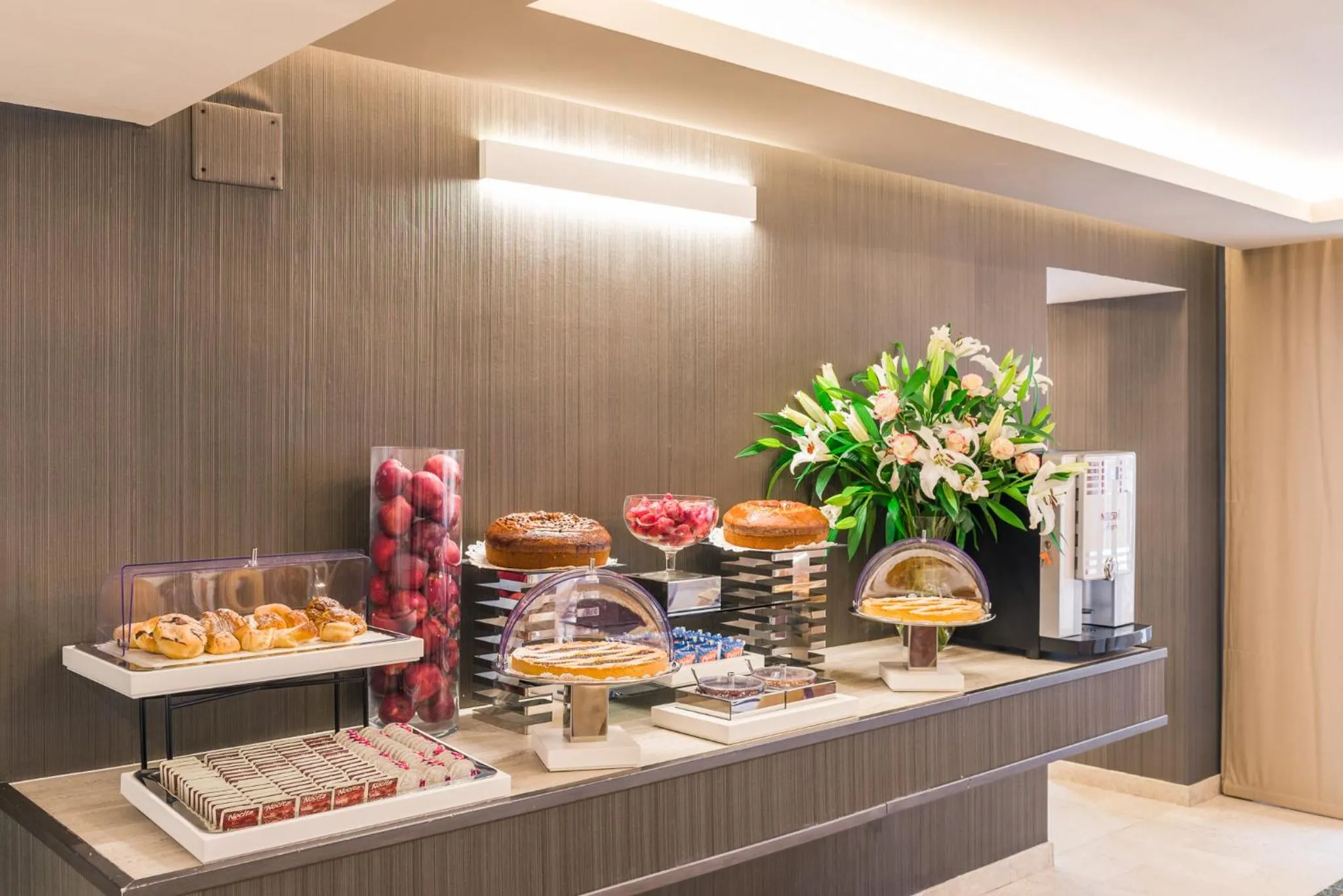 Buffet breakfast in Raeli Hotel Siracusa