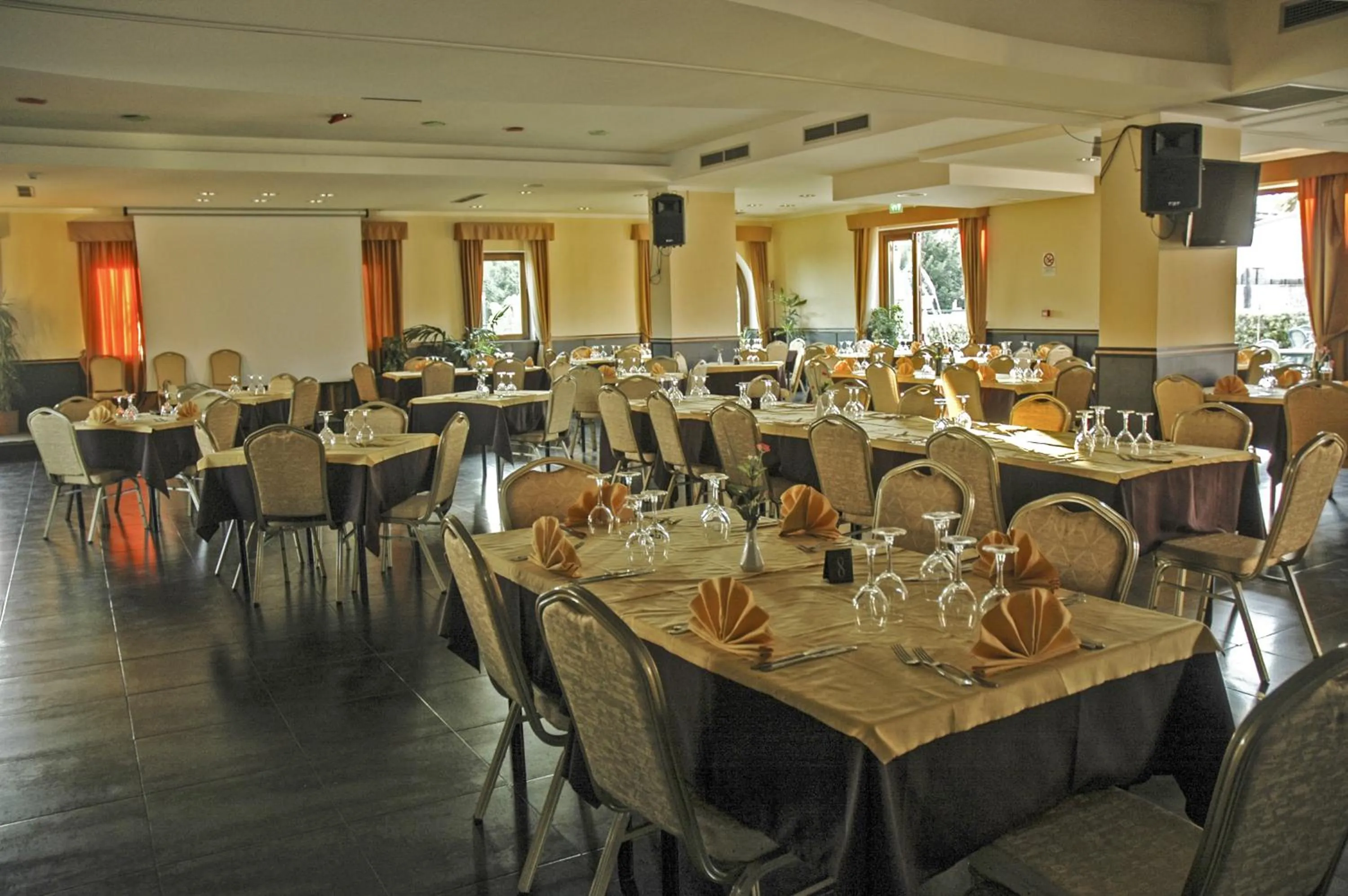 Restaurant/places to eat in Eolian Residence