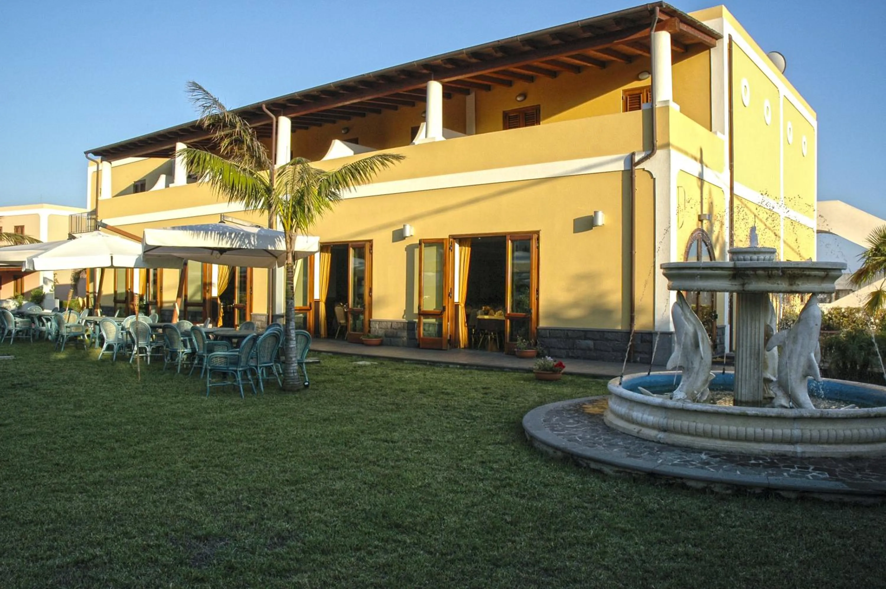 Restaurant/places to eat in Eolian Residence