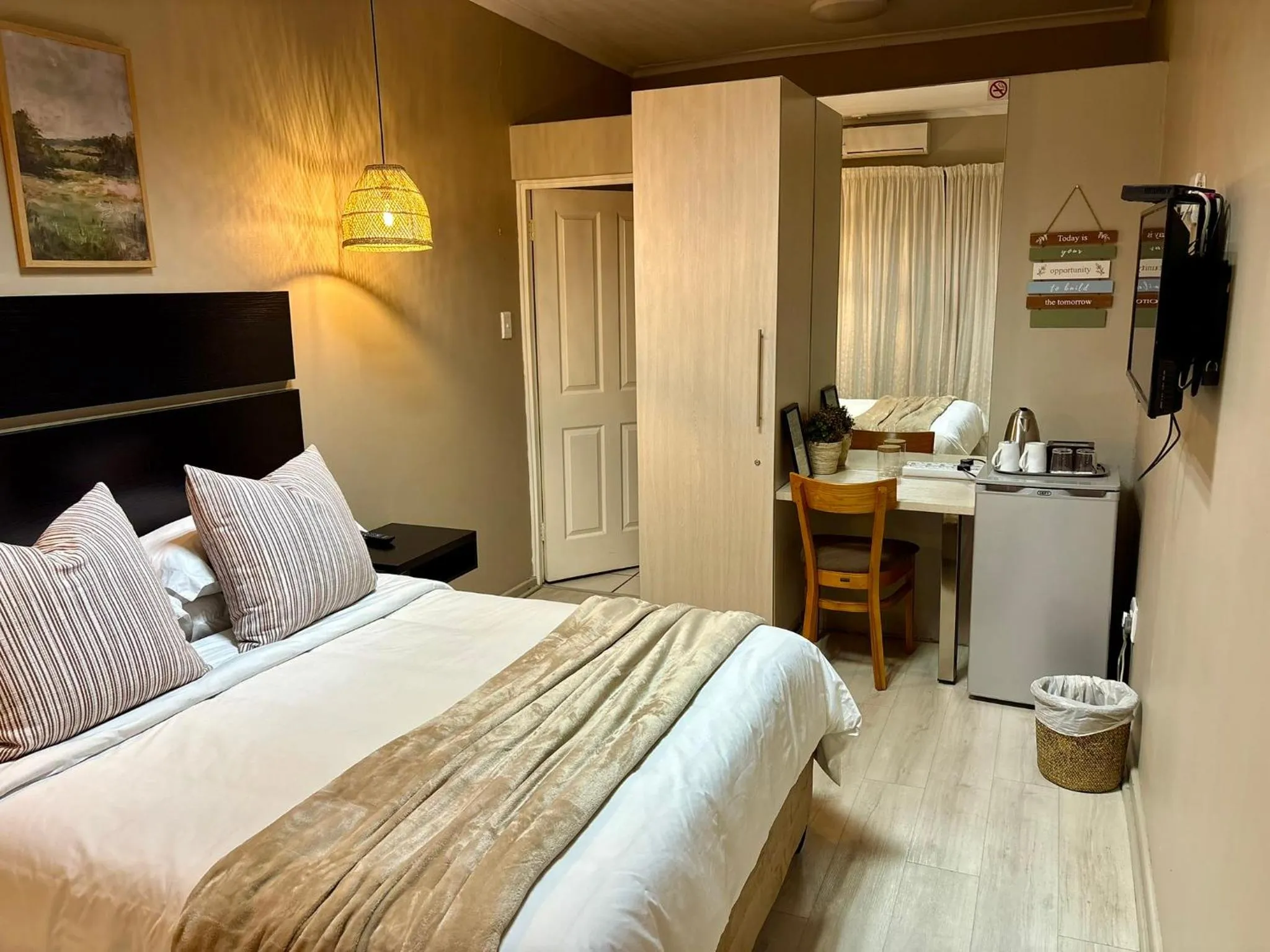 TV and multimedia, Bed in The Suburban Guest House