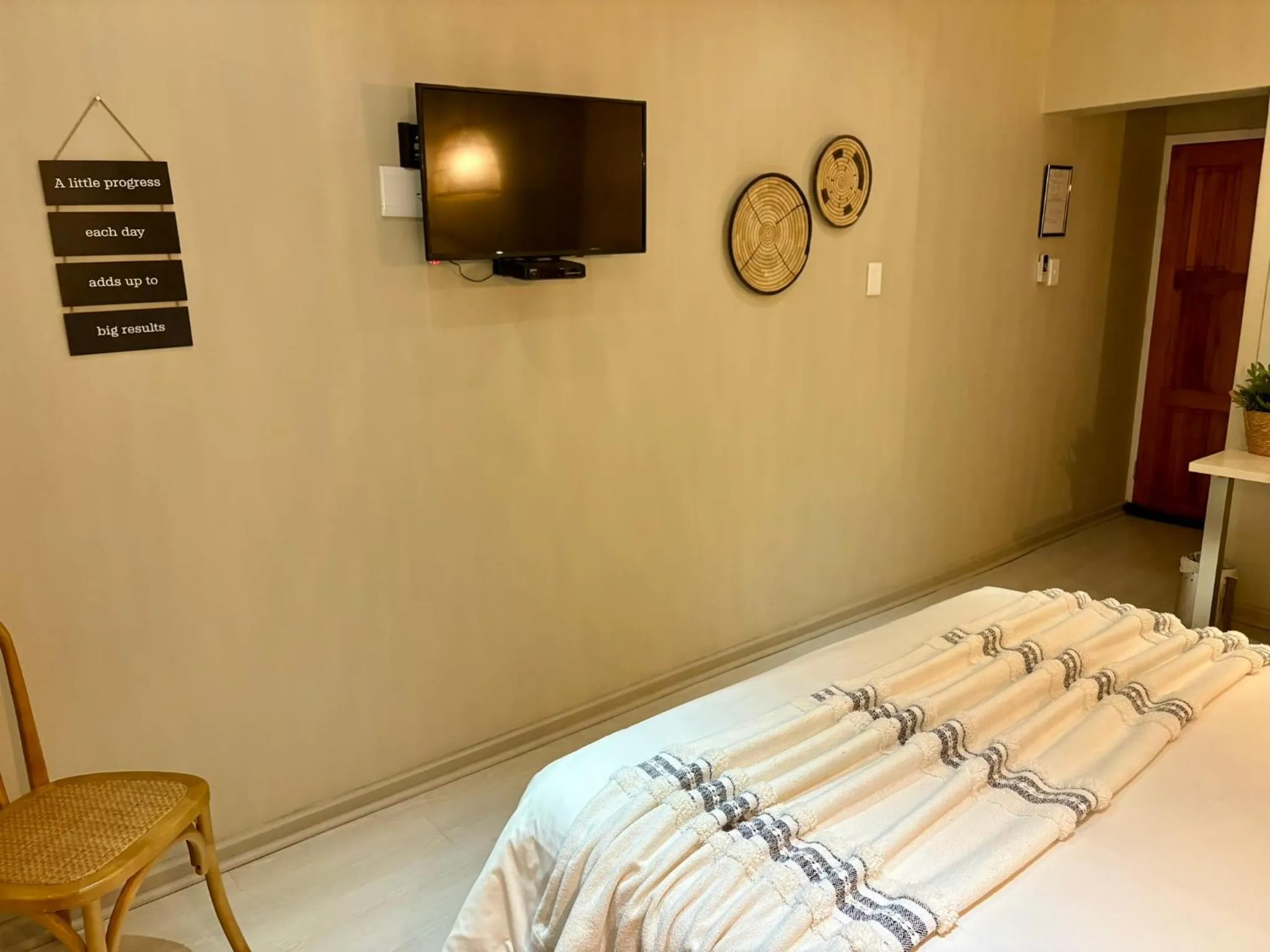 TV and multimedia, Bed in The Suburban Guest House