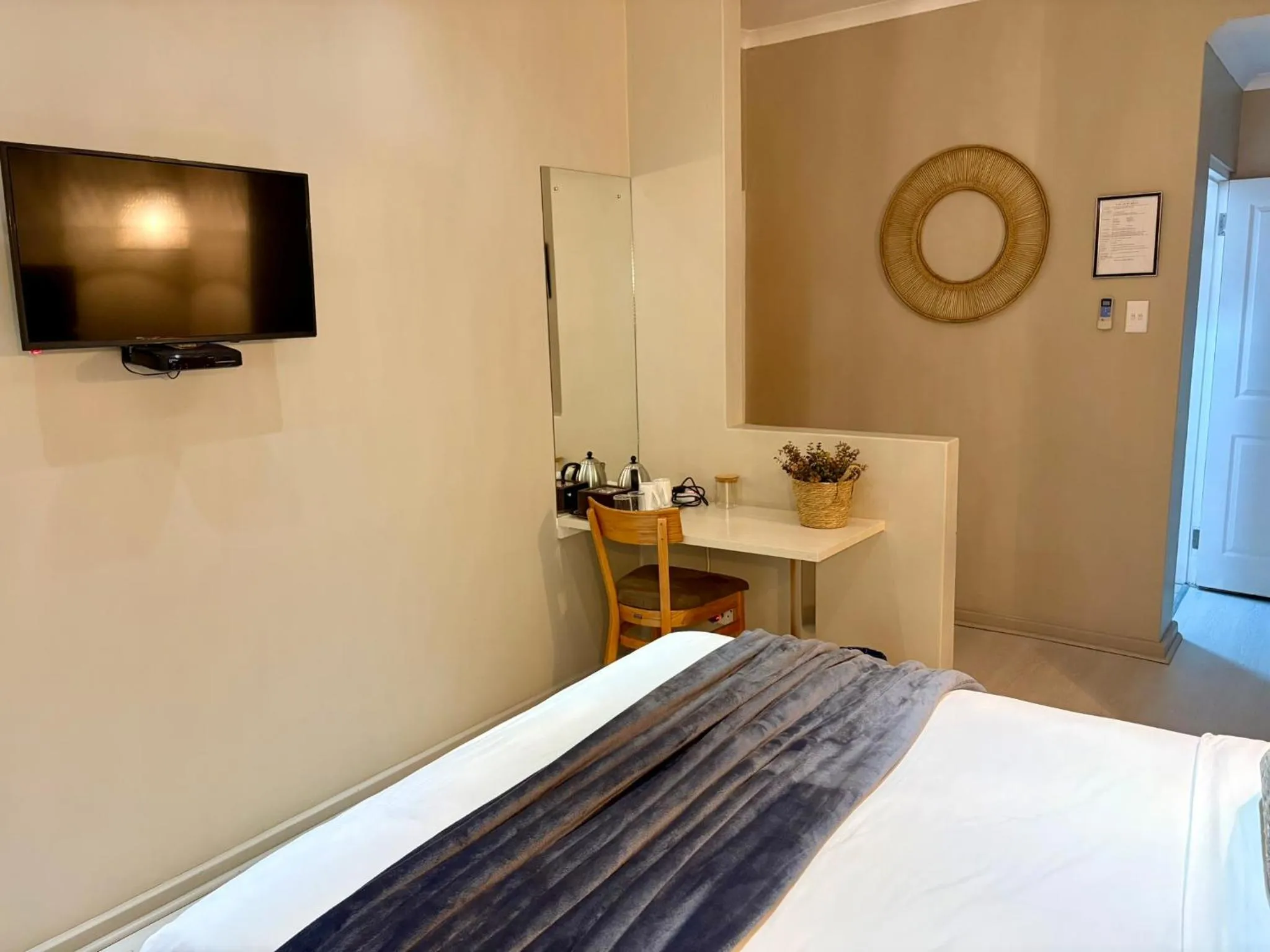 TV and multimedia, Bed in The Suburban Guest House