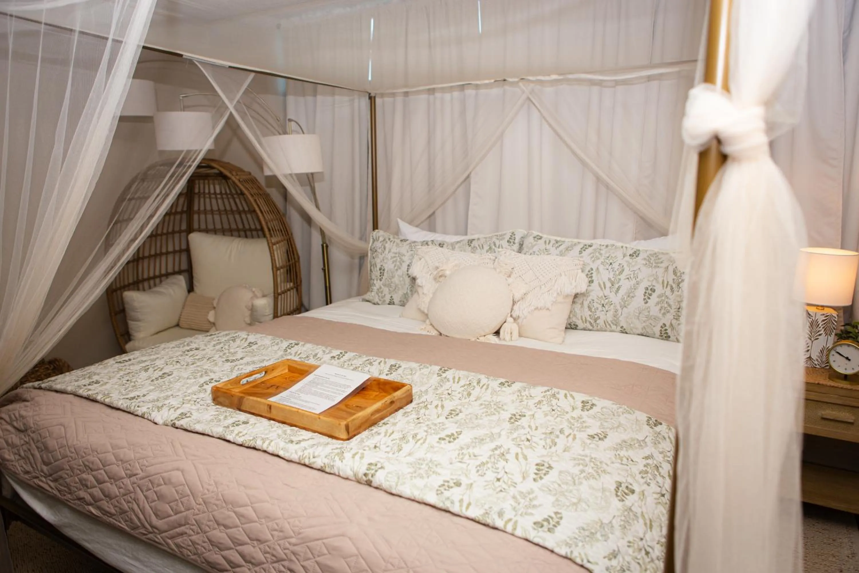 Bed in Hideaway Suites On 5th-Formally 5th East Hall