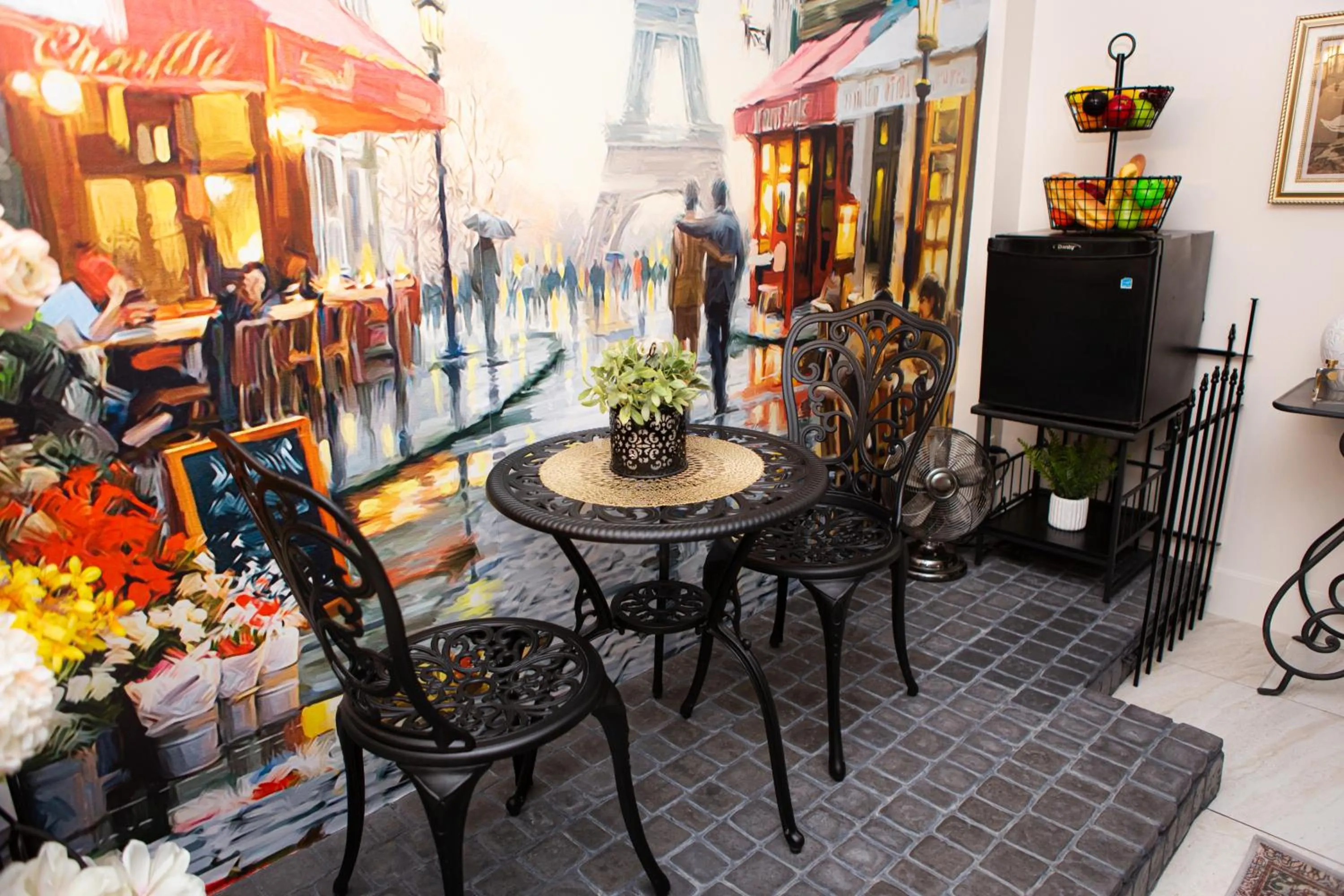 Hideaway Suites On 5th-Formally 5th East Hall