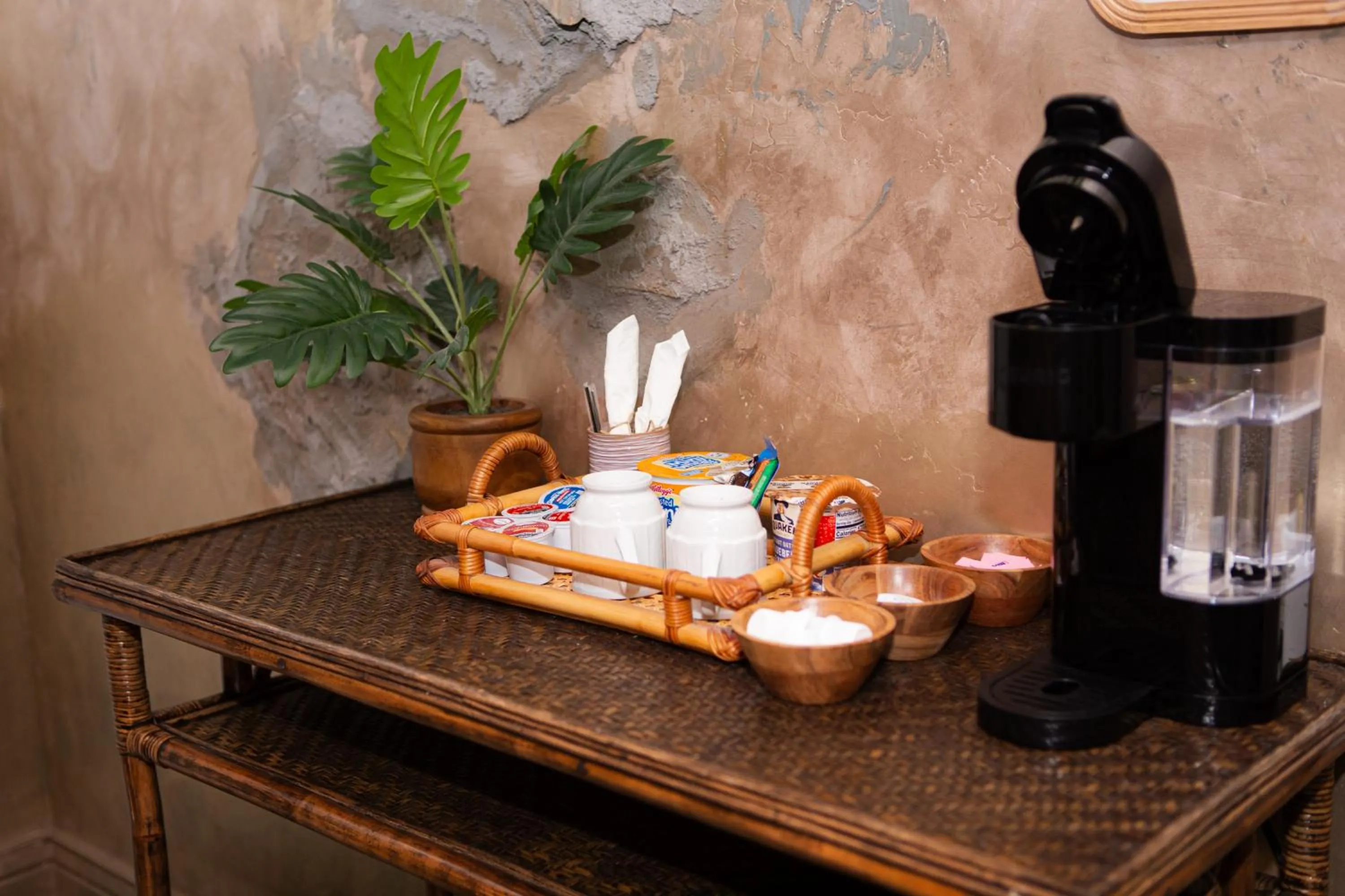 Hideaway Suites On 5th-Formally 5th East Hall