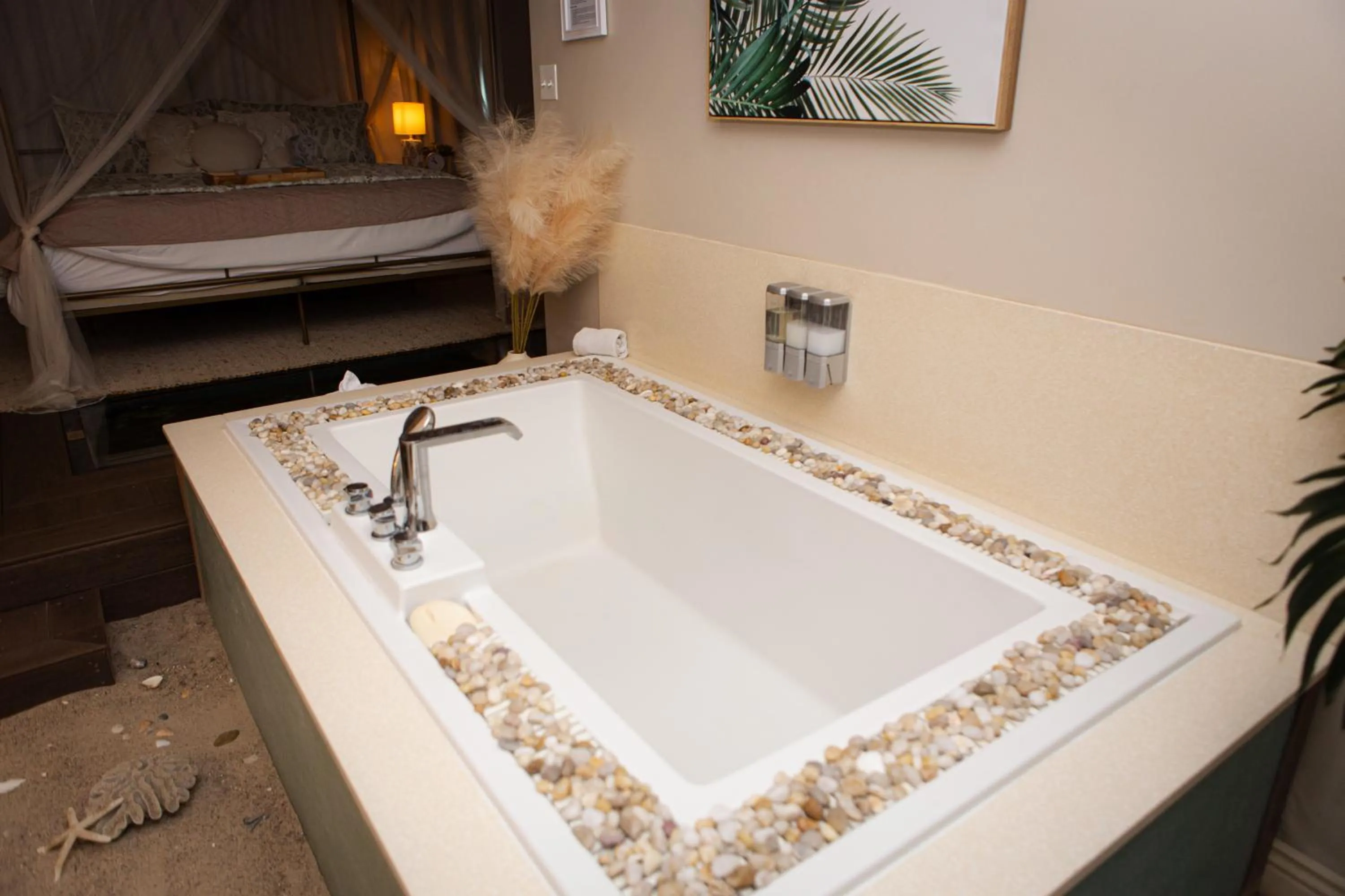 Hideaway Suites On 5th-Formally 5th East Hall