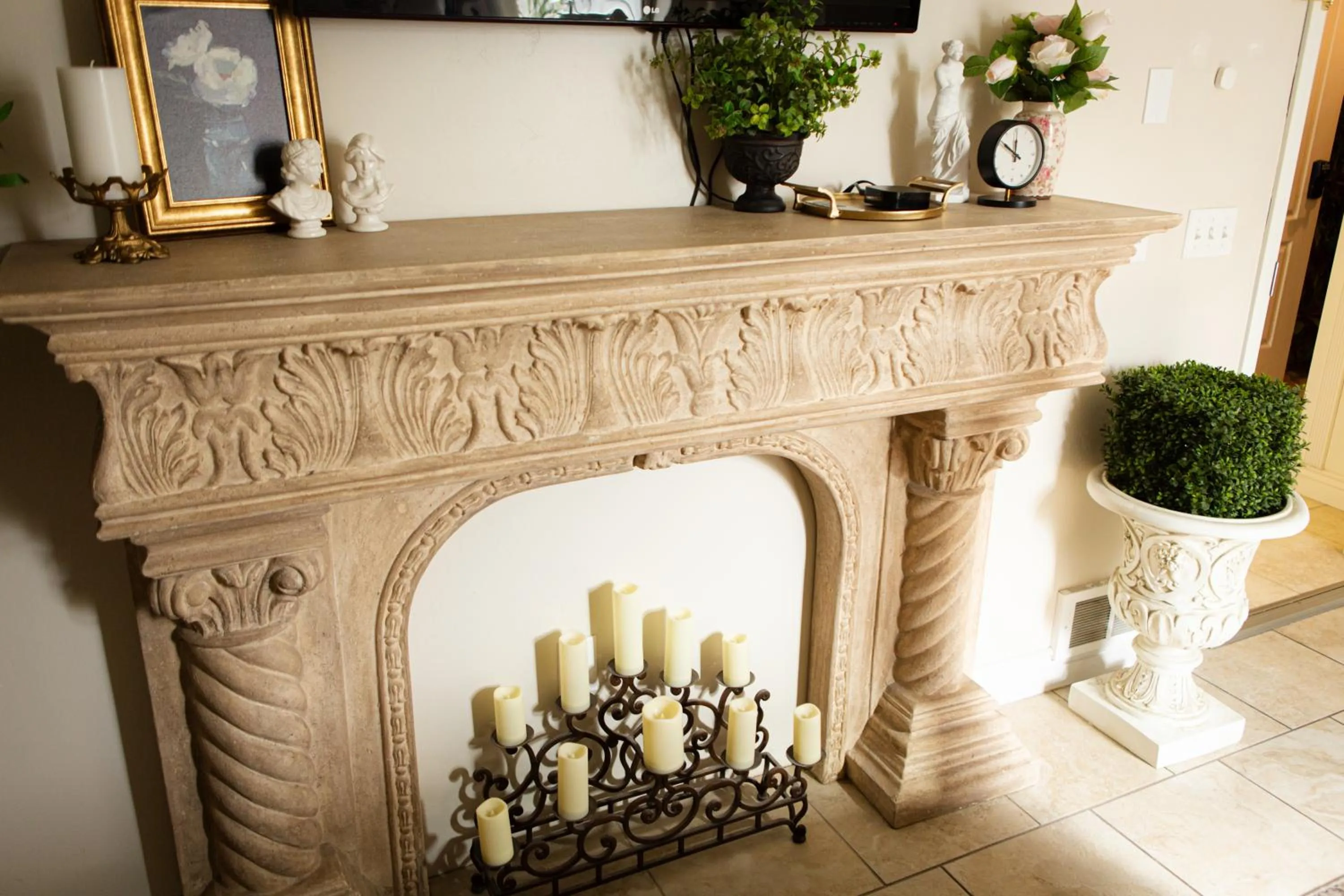 Hideaway Suites On 5th-Formally 5th East Hall