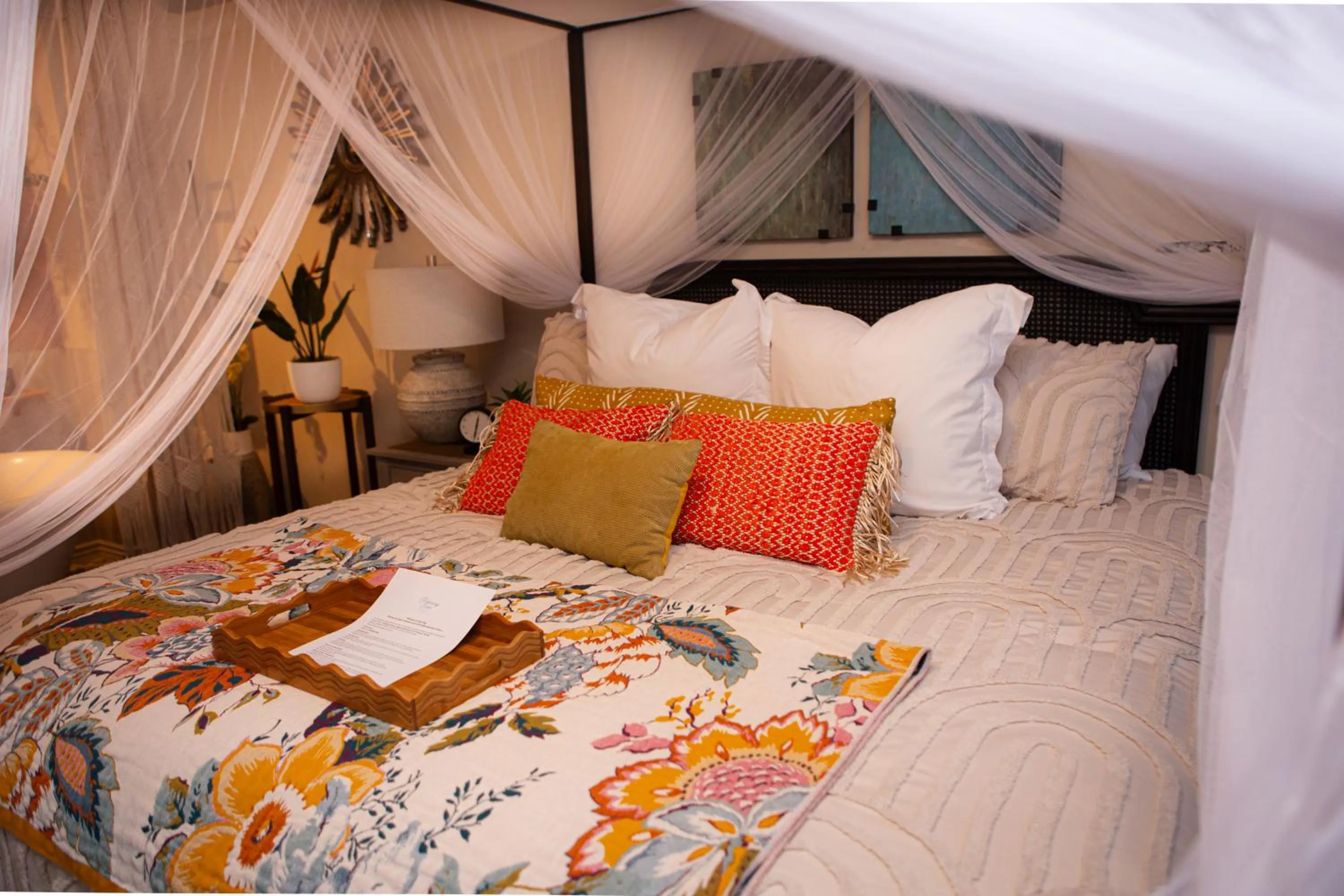 Bed in Hideaway Suites On 5th-Formally 5th East Hall