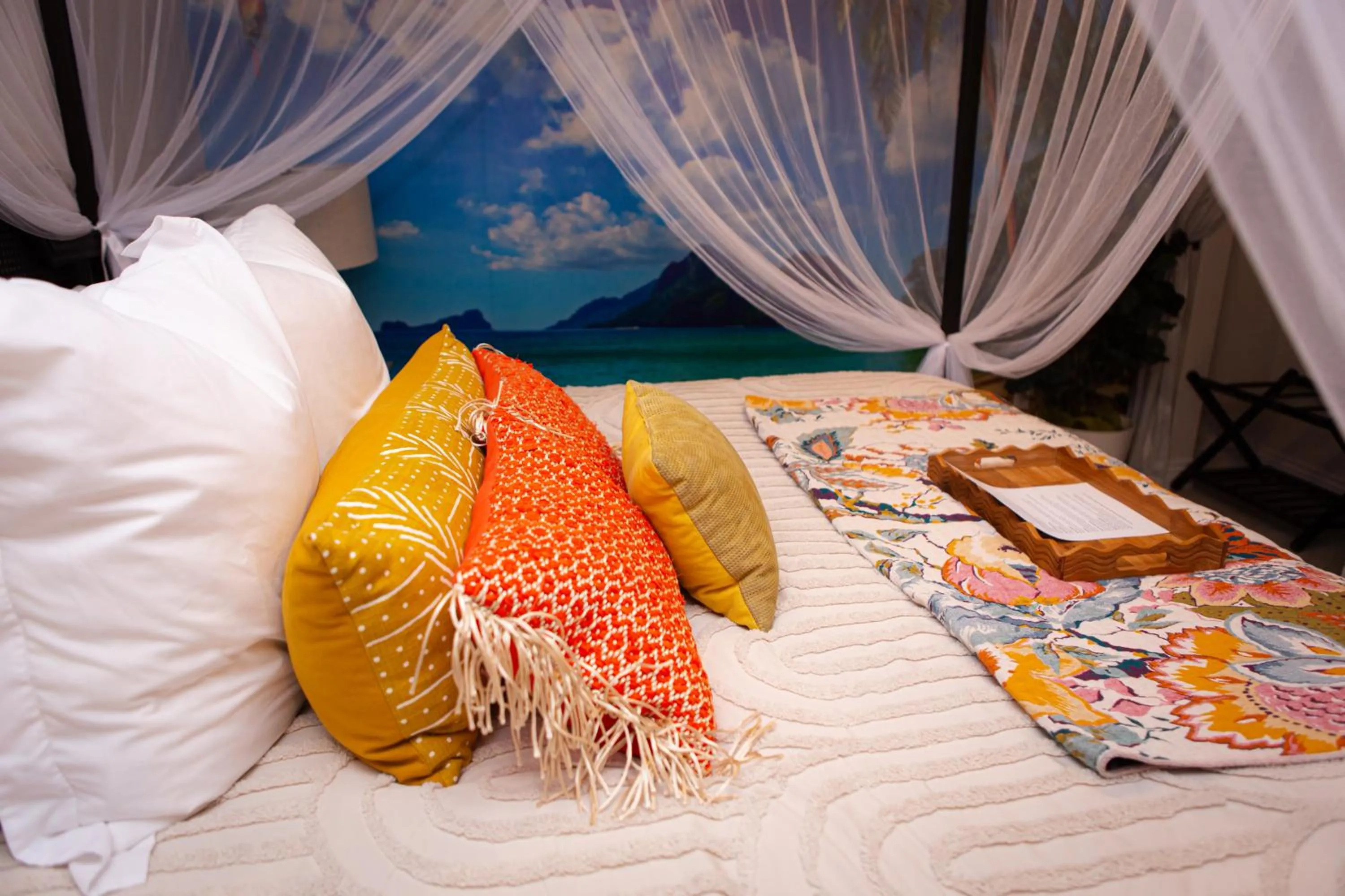 Bed in Hideaway Suites On 5th-Formally 5th East Hall