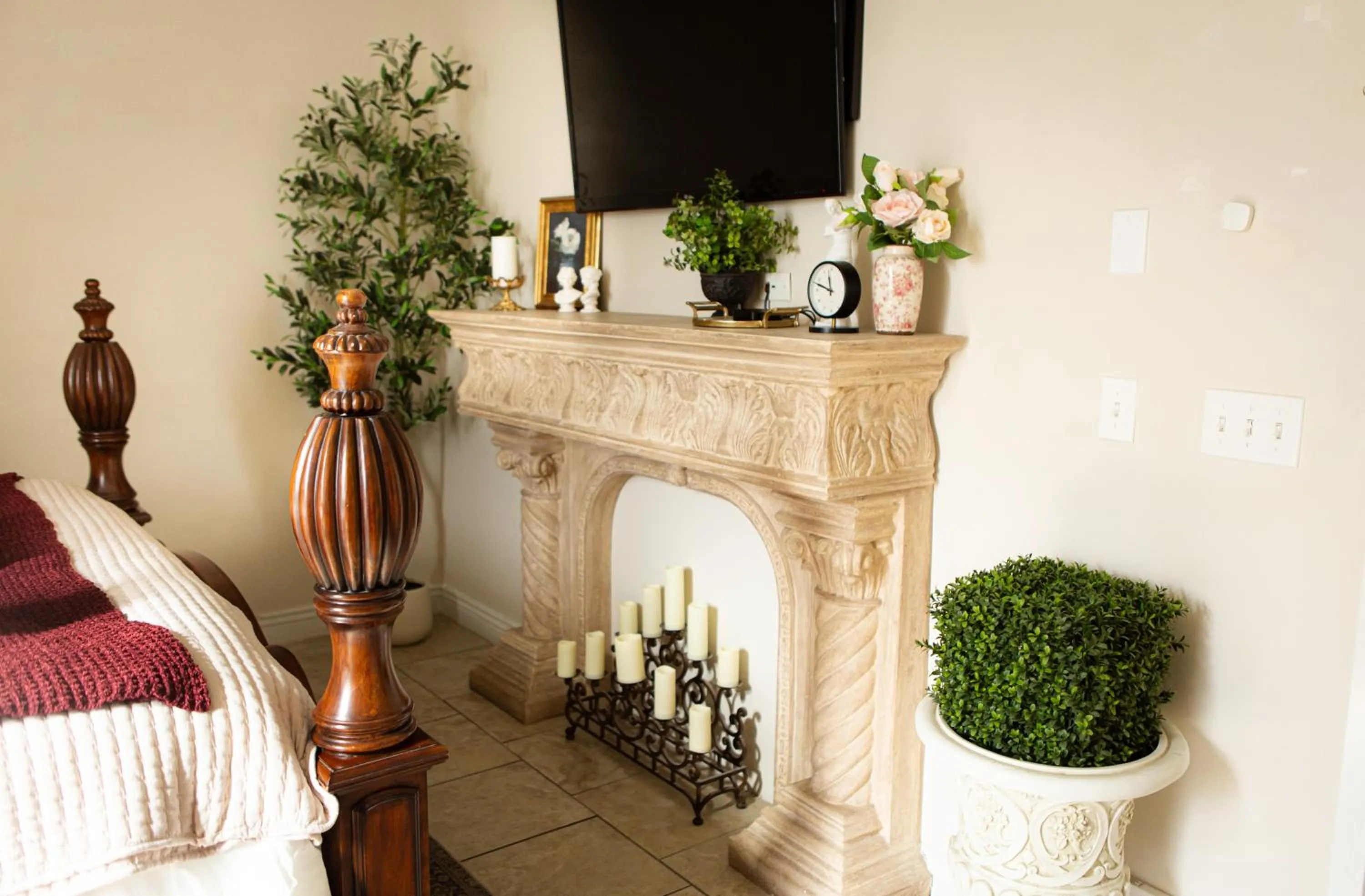 Hideaway Suites On 5th-Formally 5th East Hall