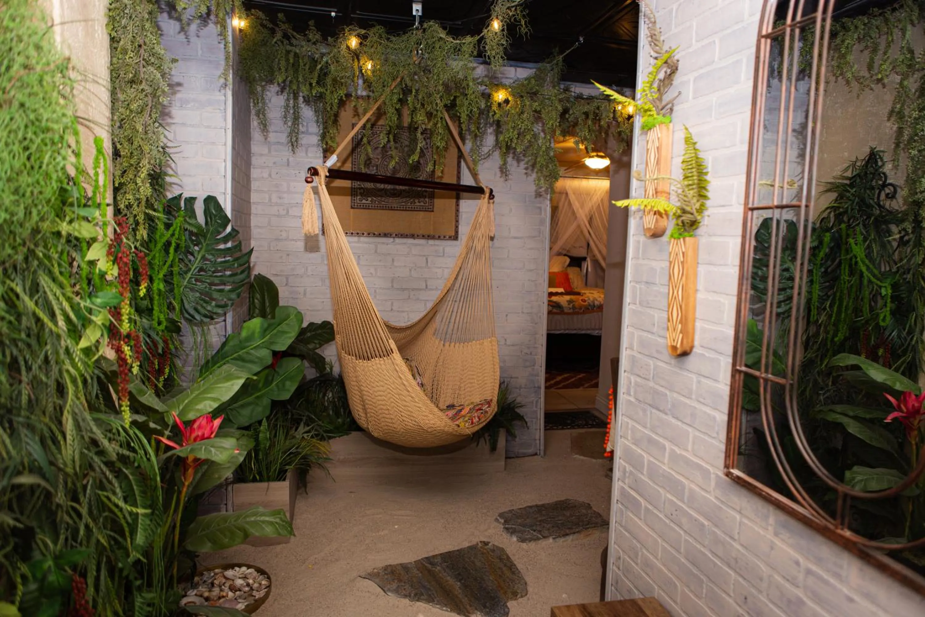 Hideaway Suites On 5th-Formally 5th East Hall