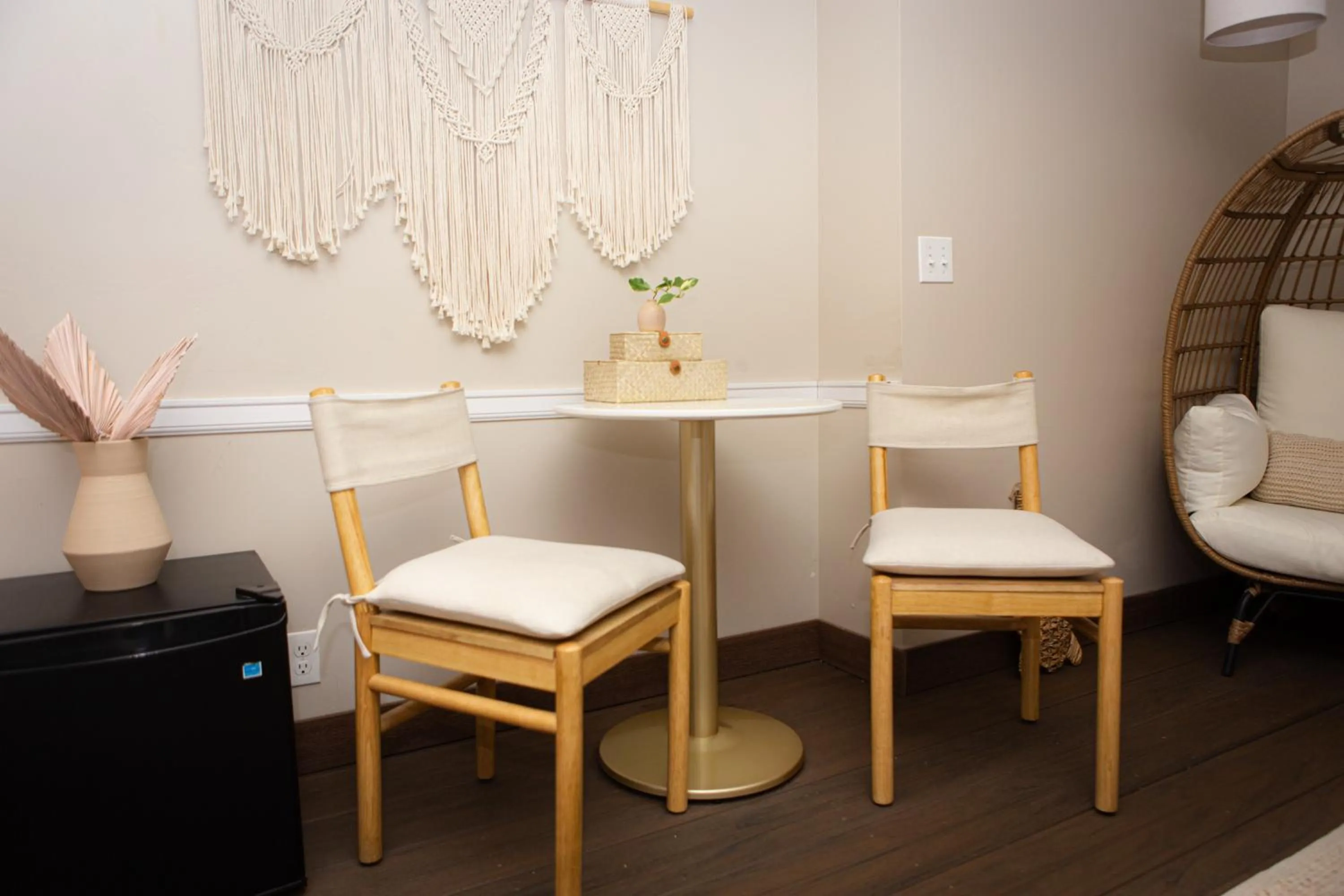 Hideaway Suites On 5th-Formally 5th East Hall