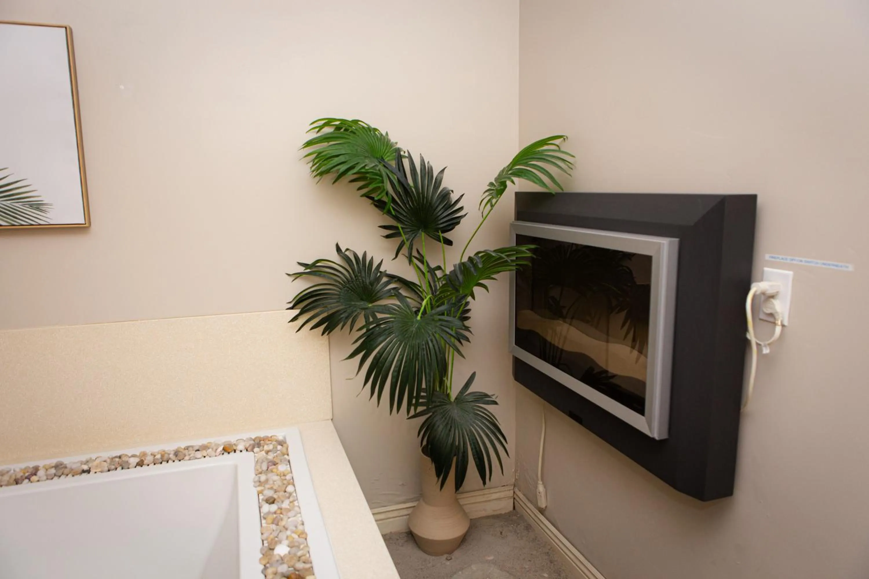 Hideaway Suites On 5th-Formally 5th East Hall