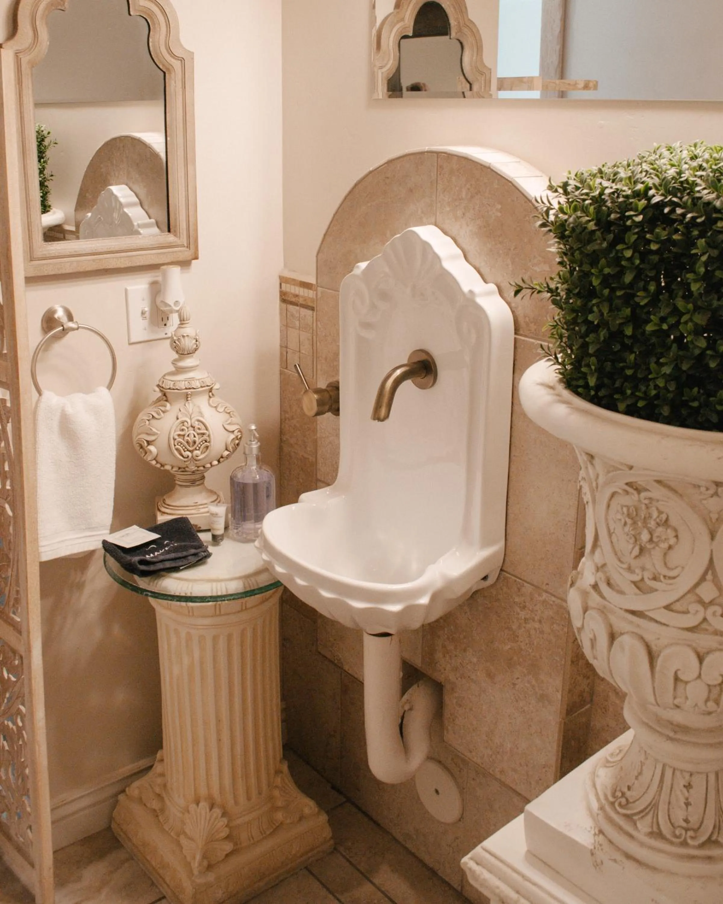 5th East Hall Bed & Breakfast