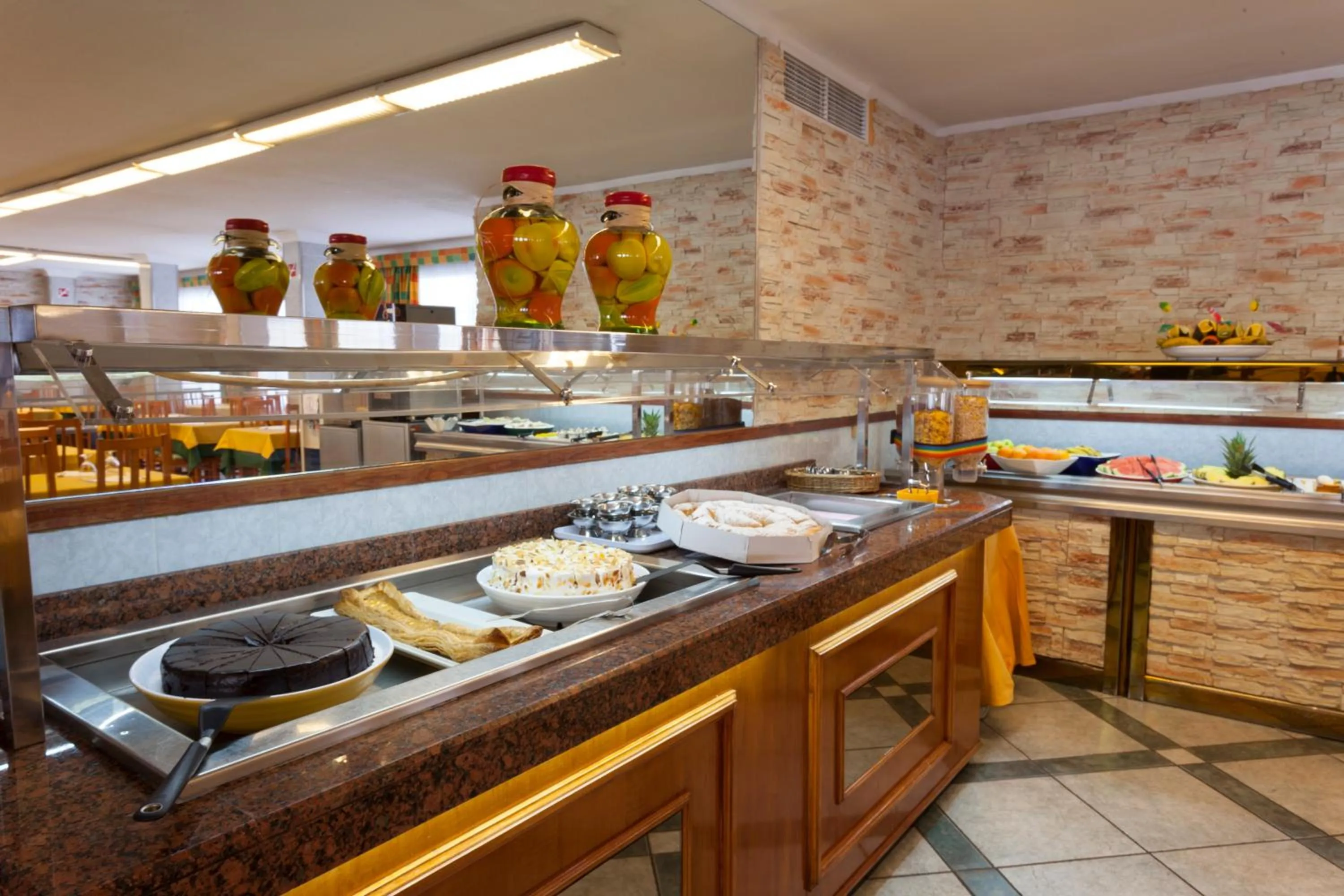 Restaurant/places to eat in Hotel Riutort