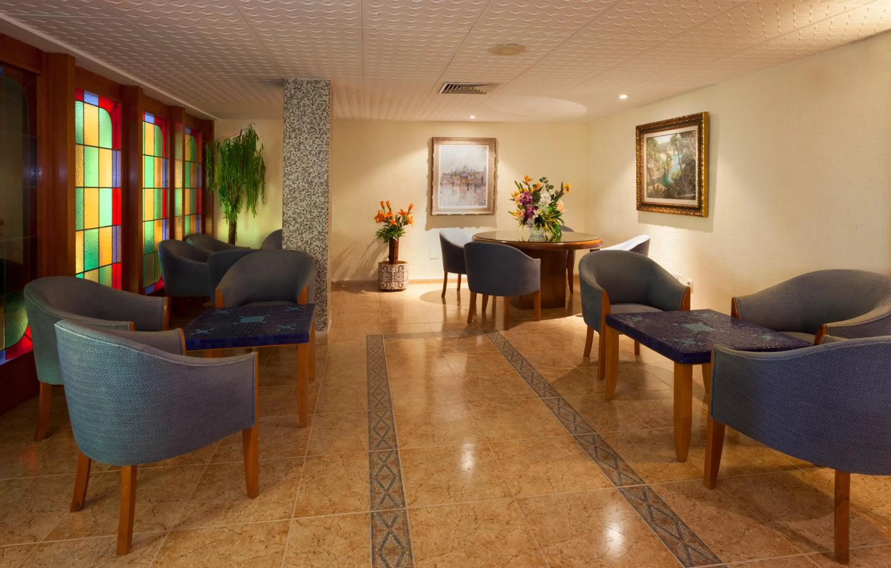 Communal lounge/ TV room in Hotel Riutort