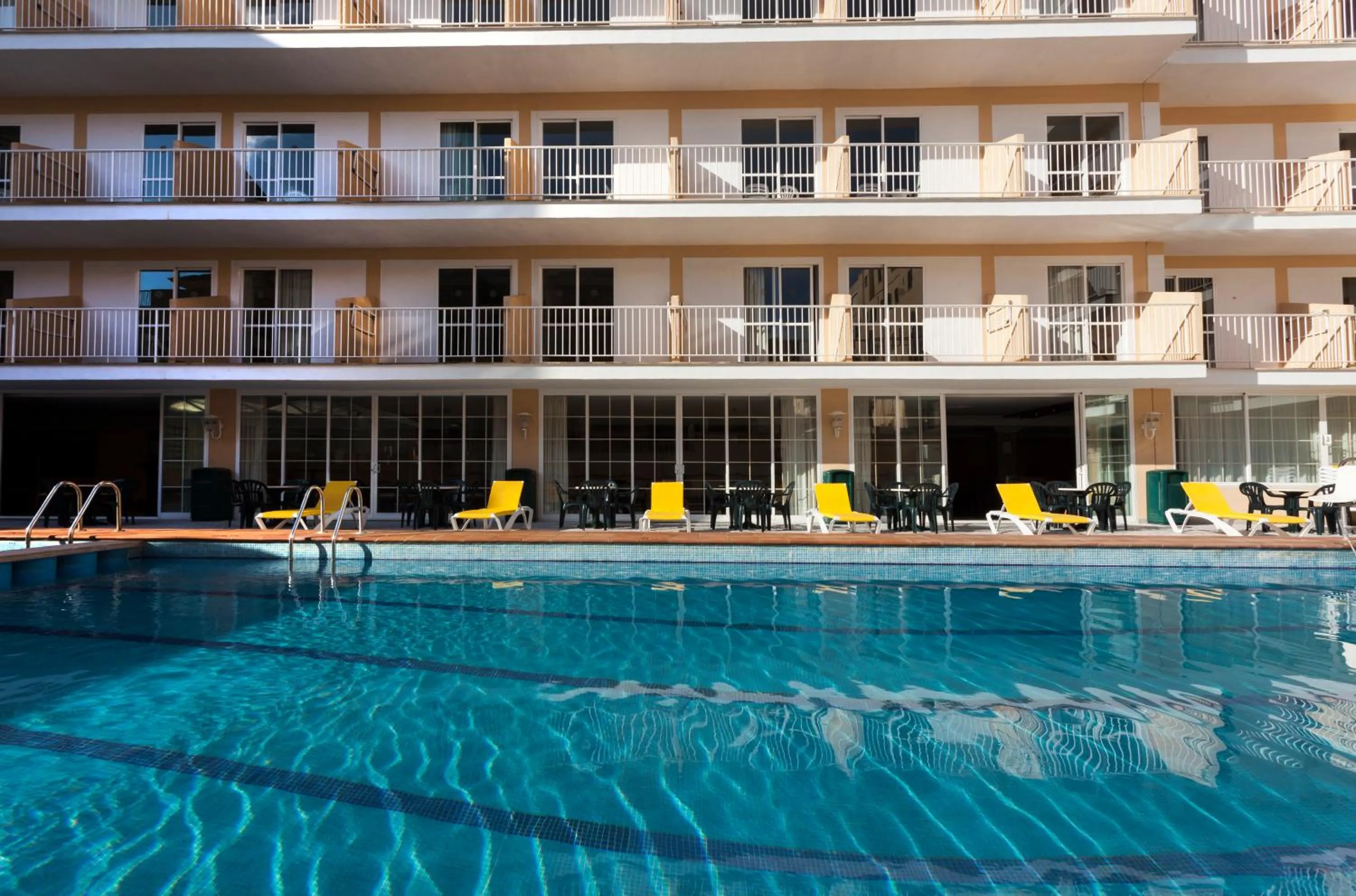Swimming pool in Hotel Riutort