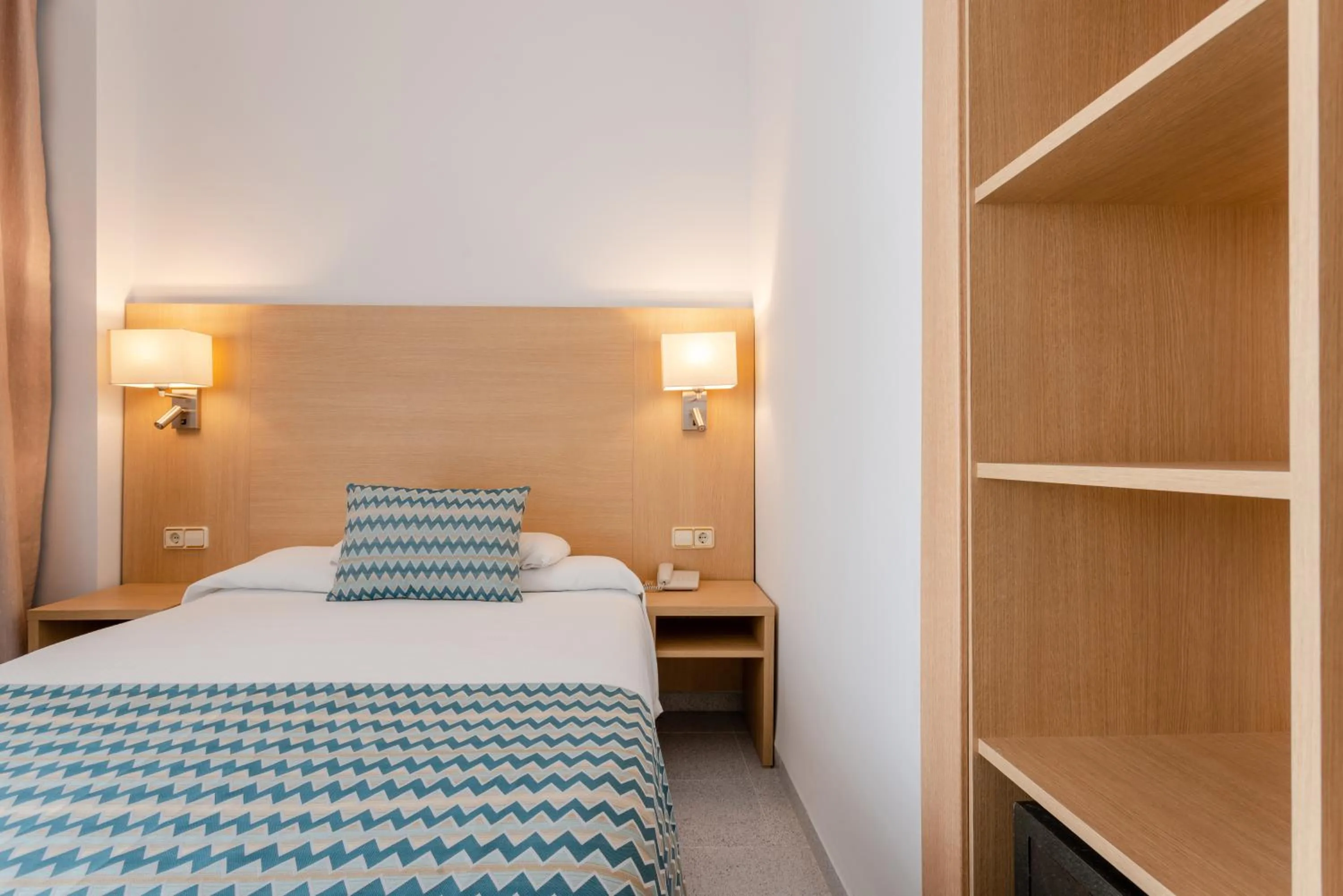 Bedroom, Bed in Hotel Riutort