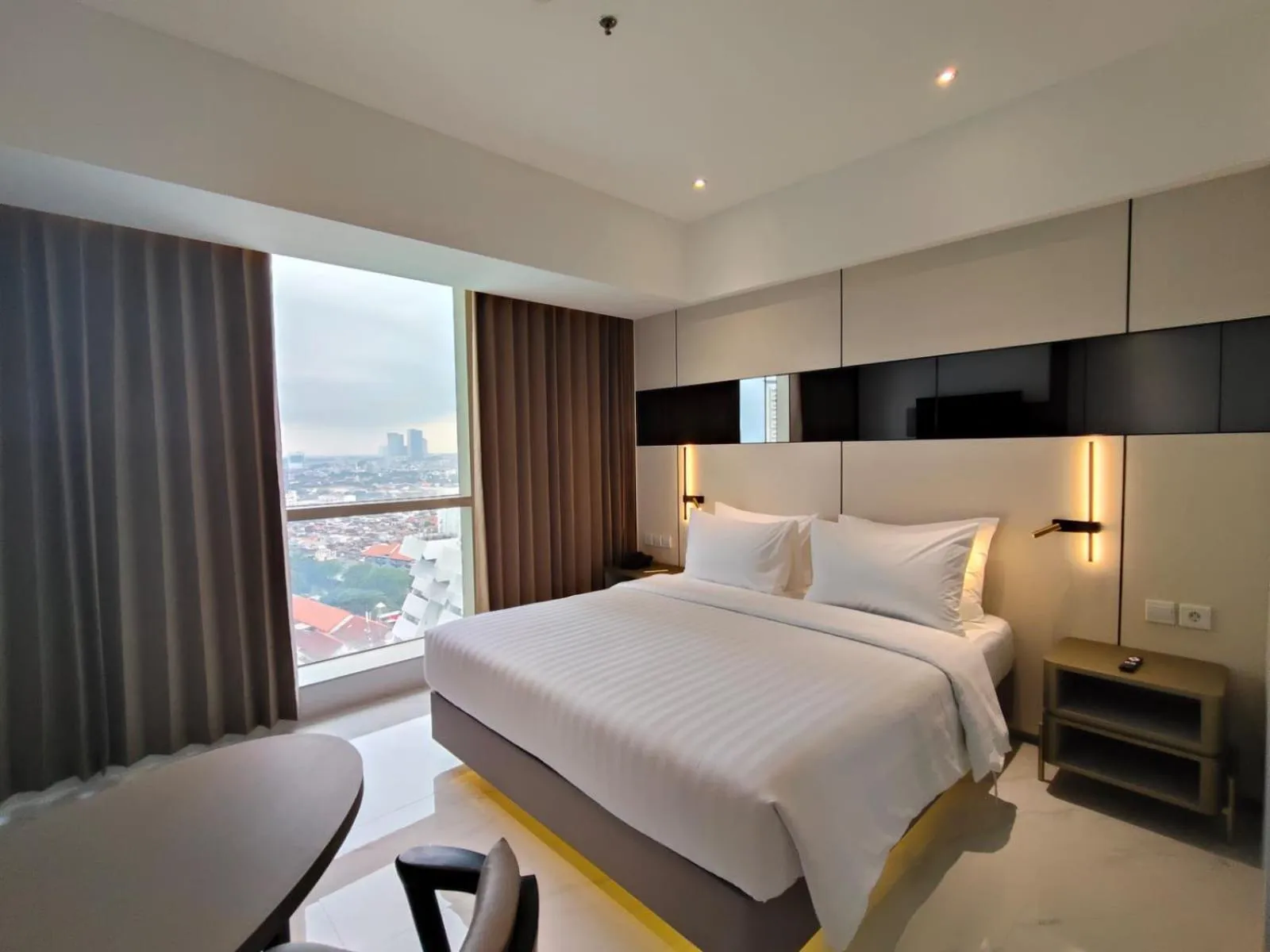 Bedroom, Bed in Grand Whiz Hotel Praxis Surabaya