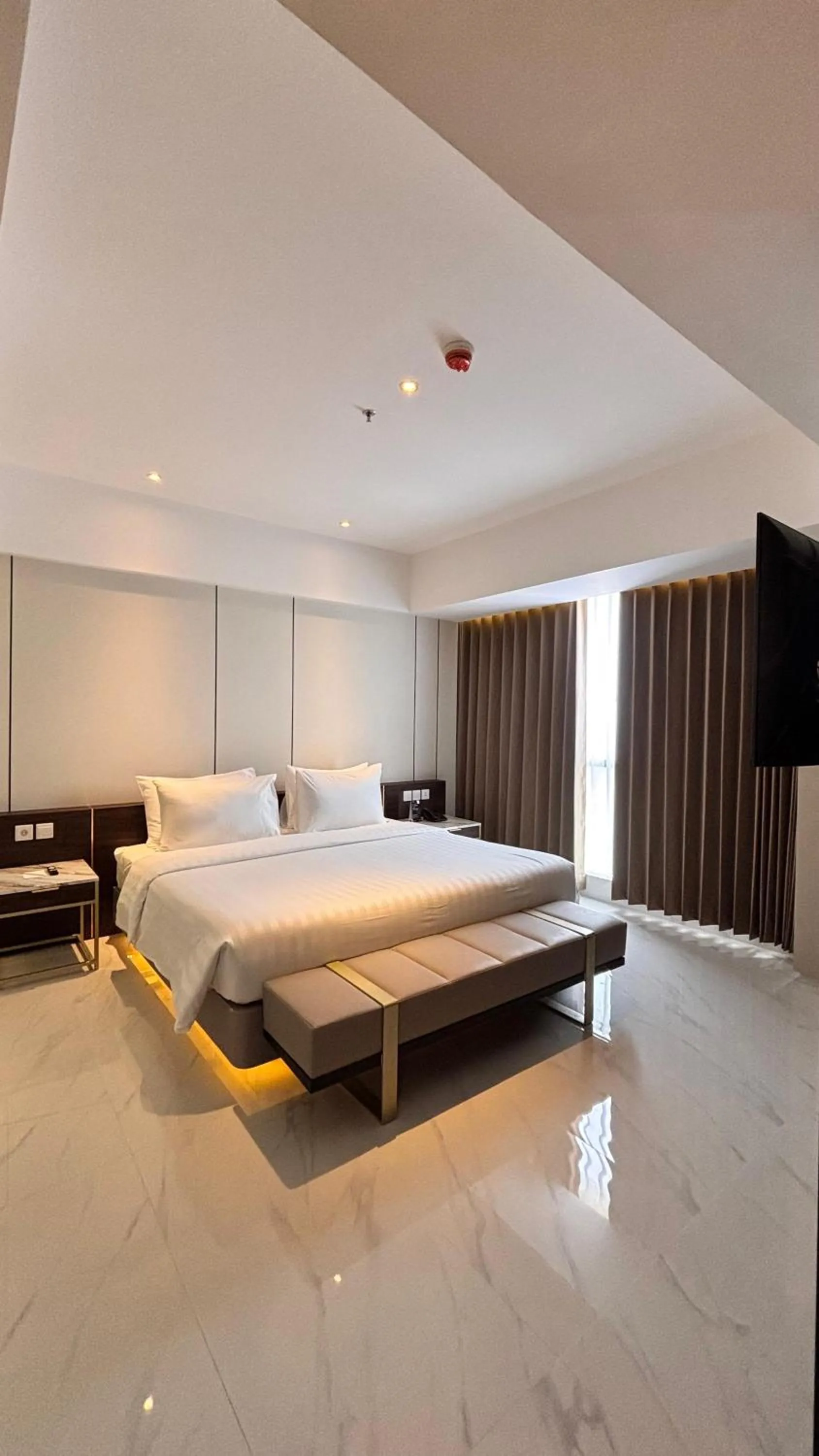 Bedroom, Bed in Grand Whiz Hotel Praxis Surabaya