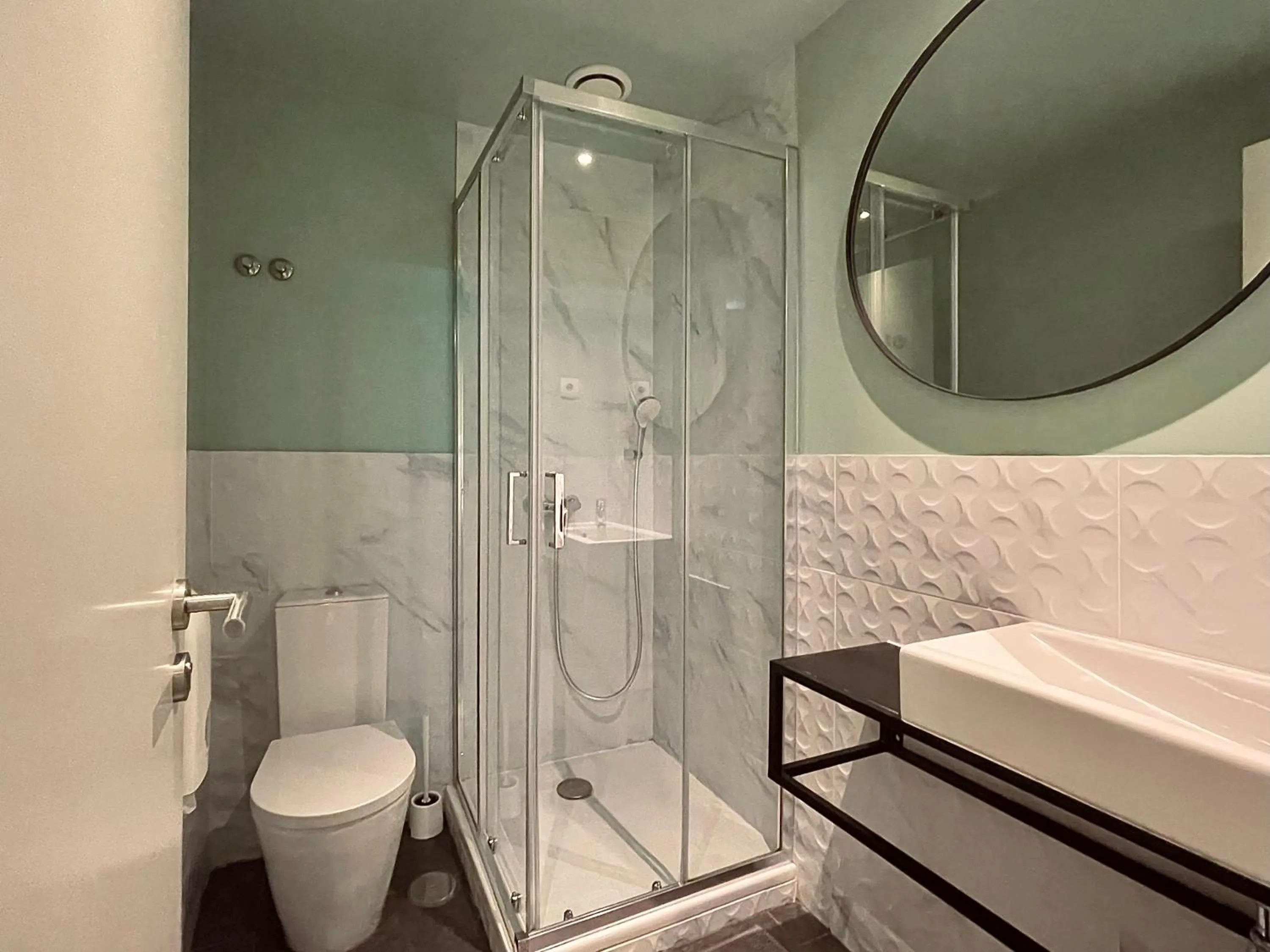 Bathroom in Avenue Hostel & Suites