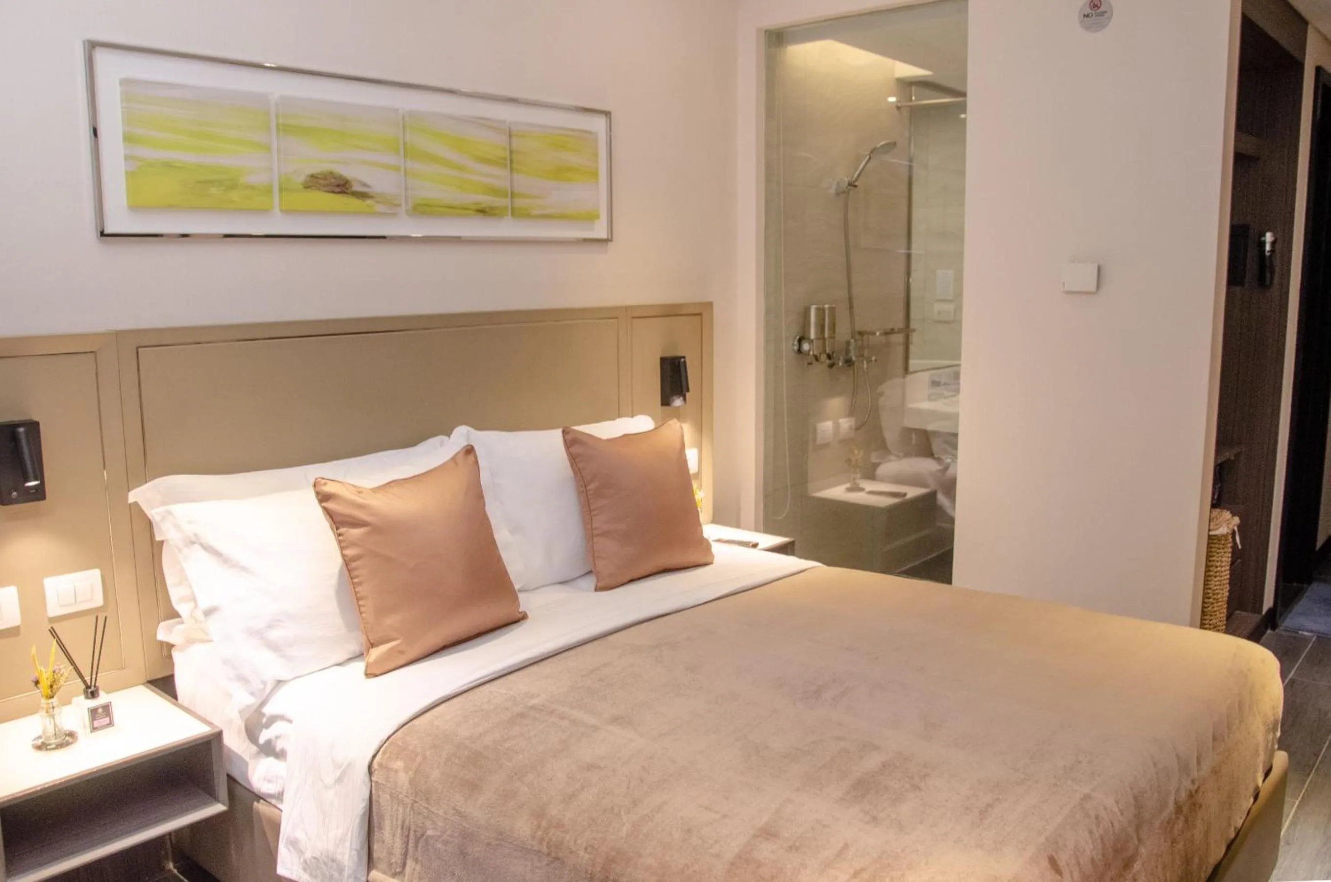 Bed in Newport Stay by Runway Manila & Attractions